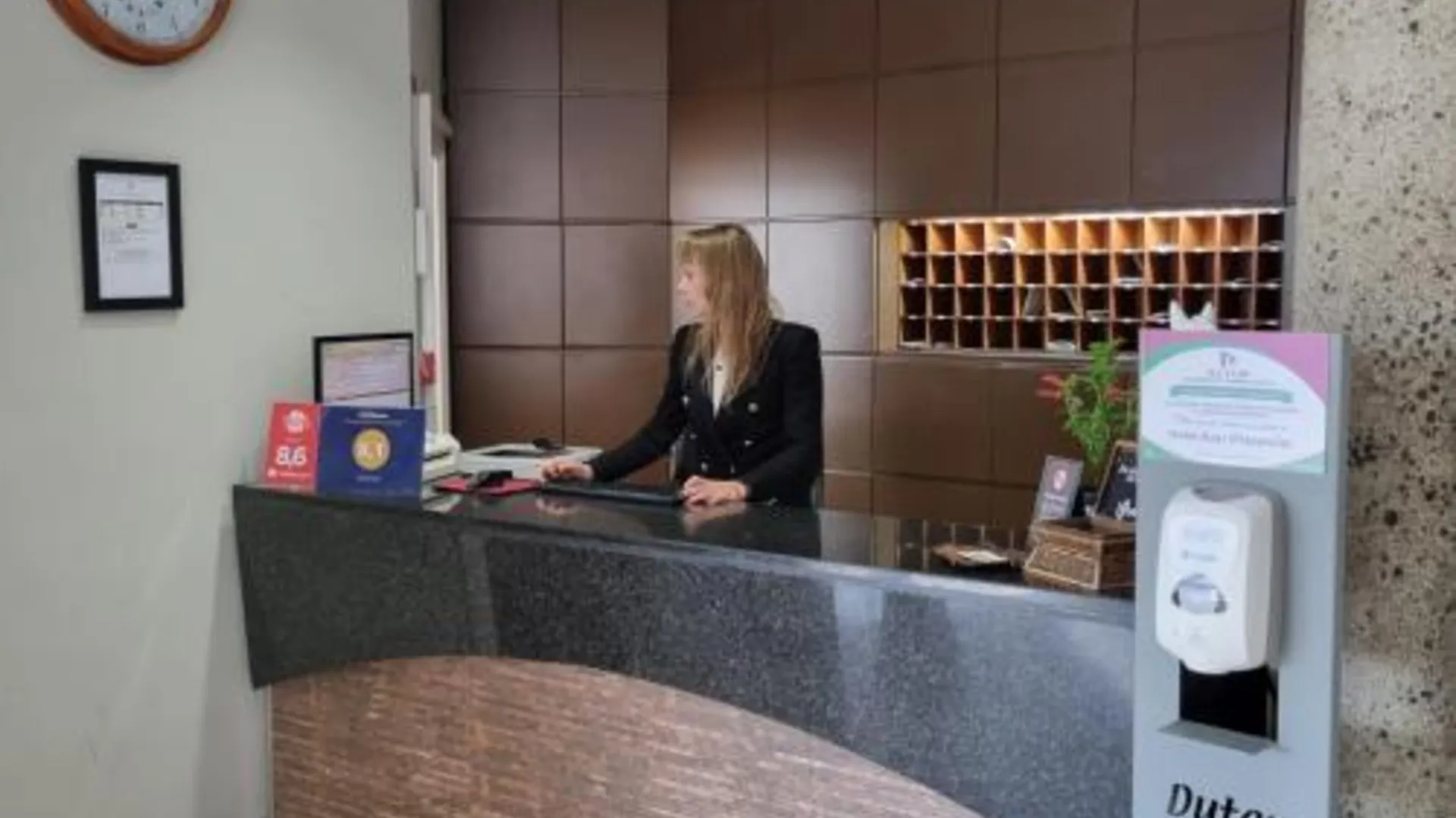 플라센샤 Hotel Azar 3성급 호텔 외관