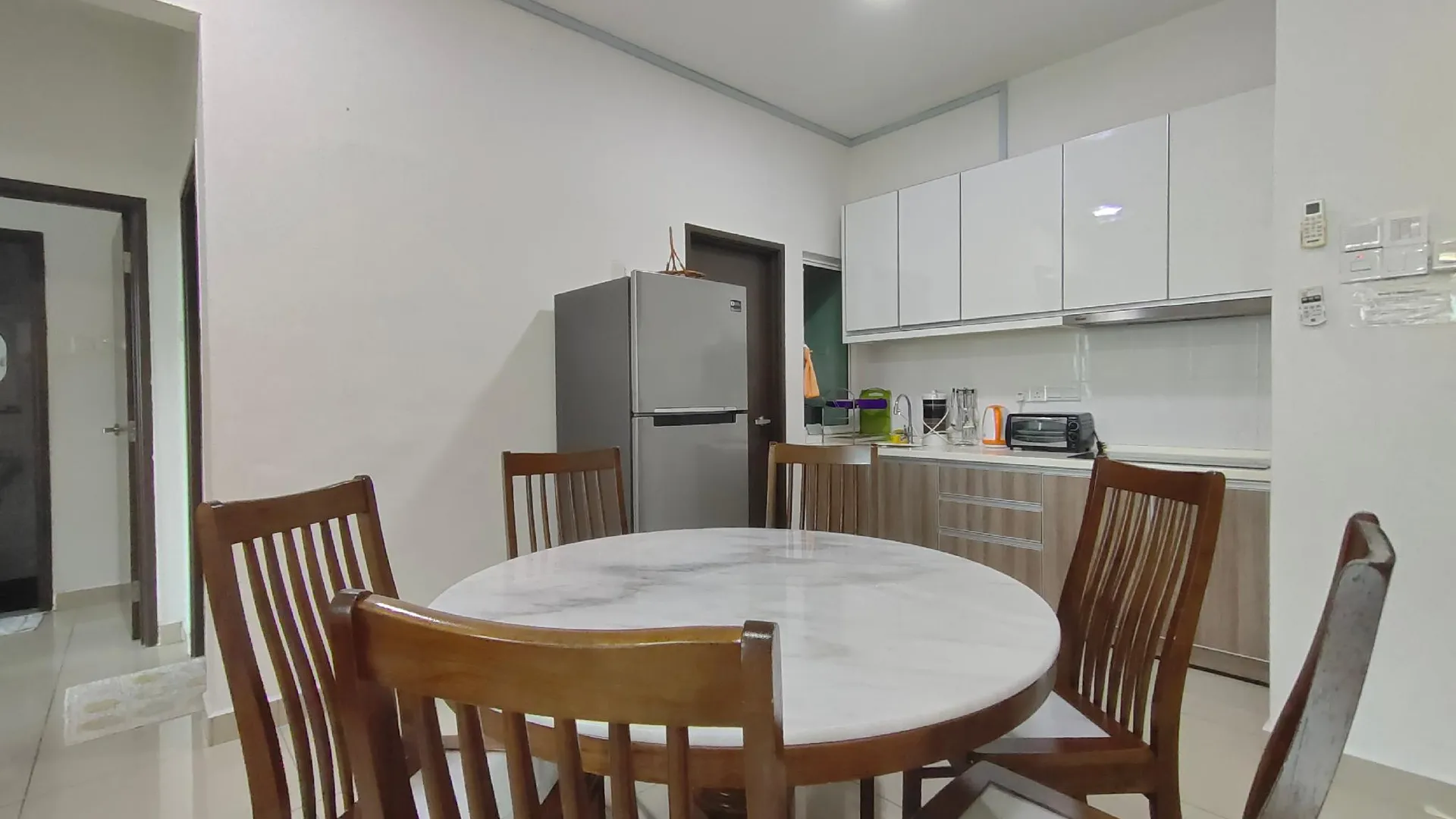 이포 캄풍 쿠차이의 아파트먼트 (880m², 침실 2개, 프라이빗 욕실 2개) 3성급 싱글룸 부대시설