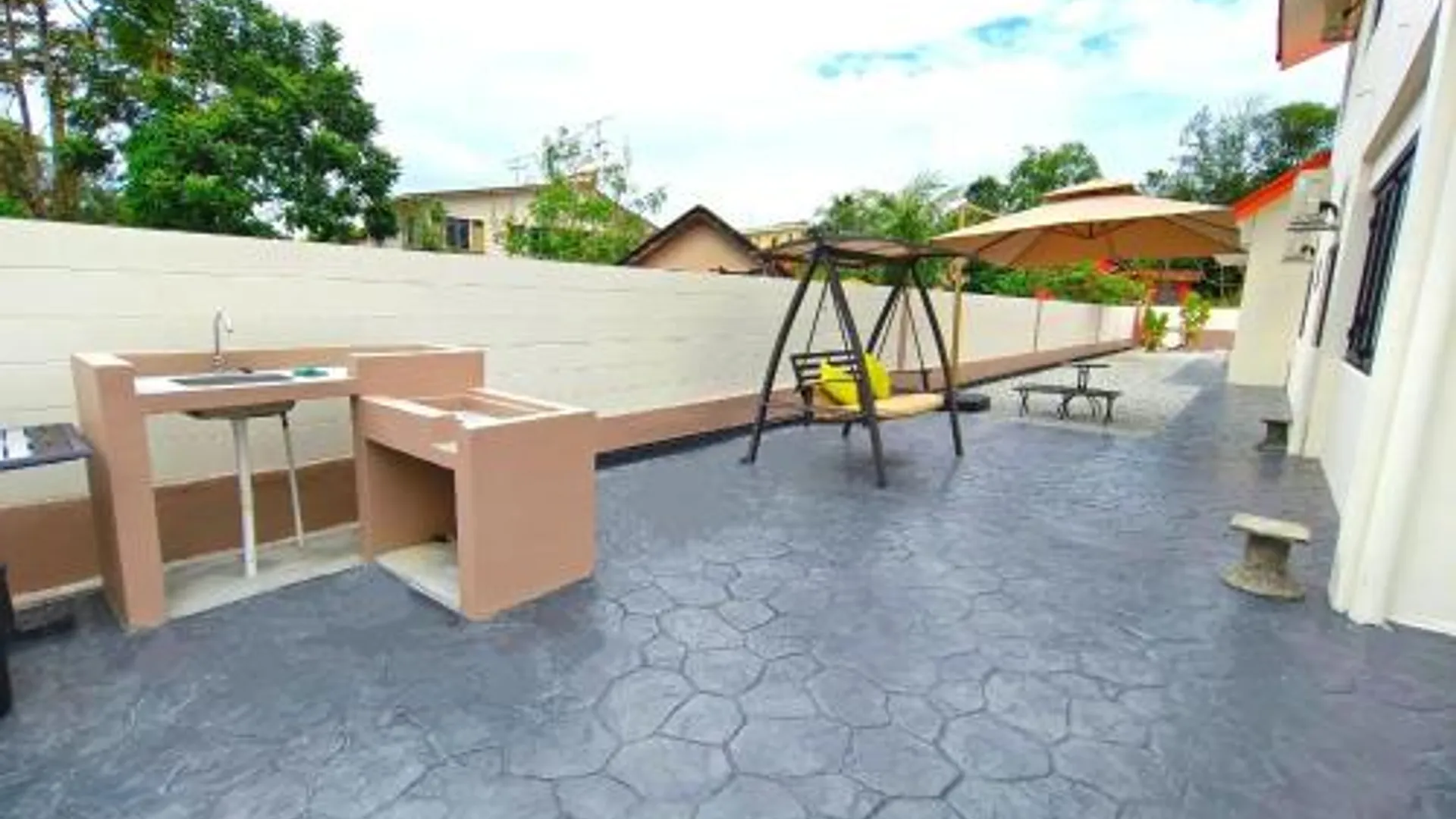 크루앙 클루앙 시티 센터의 방갈로 (m², 침실 7개, 프라이빗 욕실 6개) 3성급 게스트하우스 레스토랑