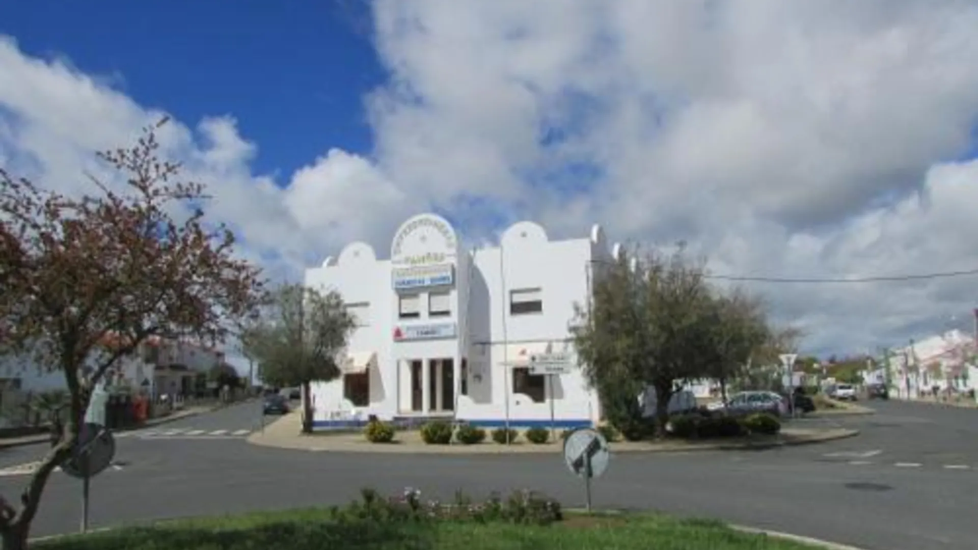 알모도바 ATCamoes 3성급 호텔 로비