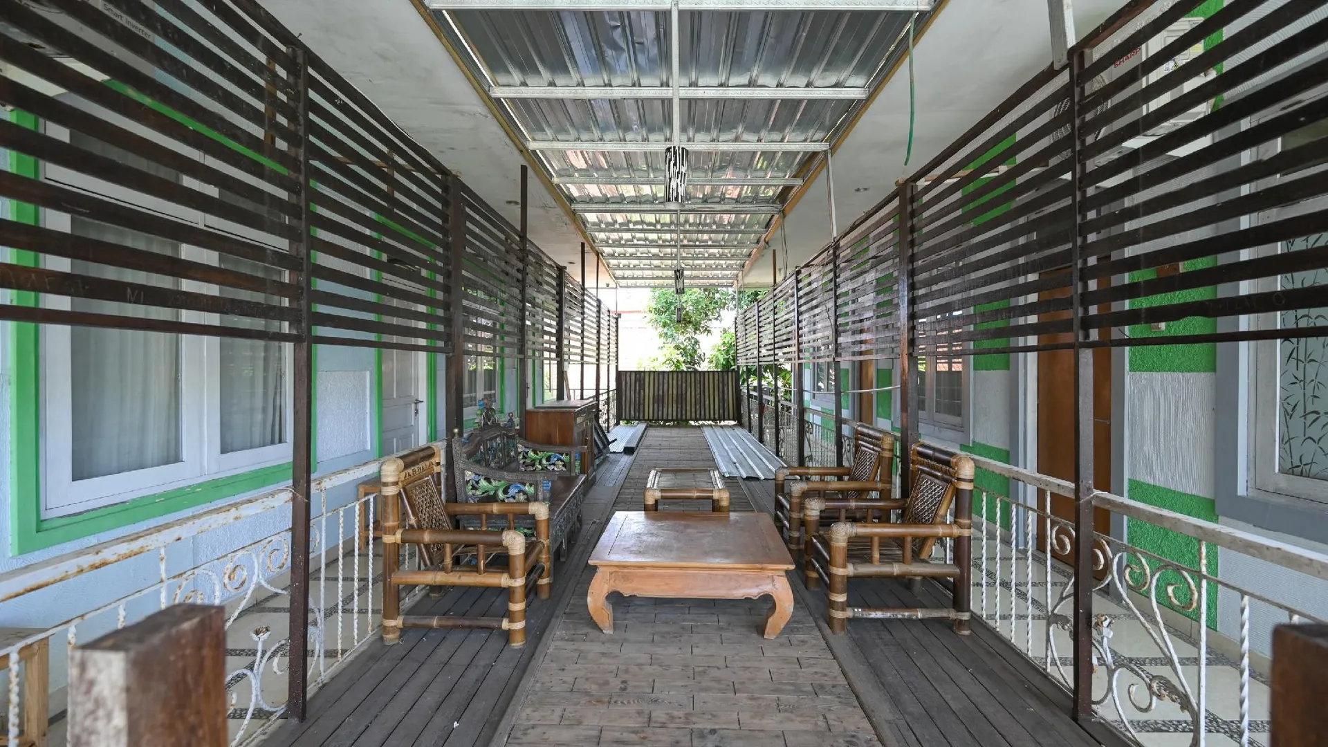 발리 레드도어즈 앳 드발콘 어코모데이션 쿠타 발리 2성급 호텔 로비