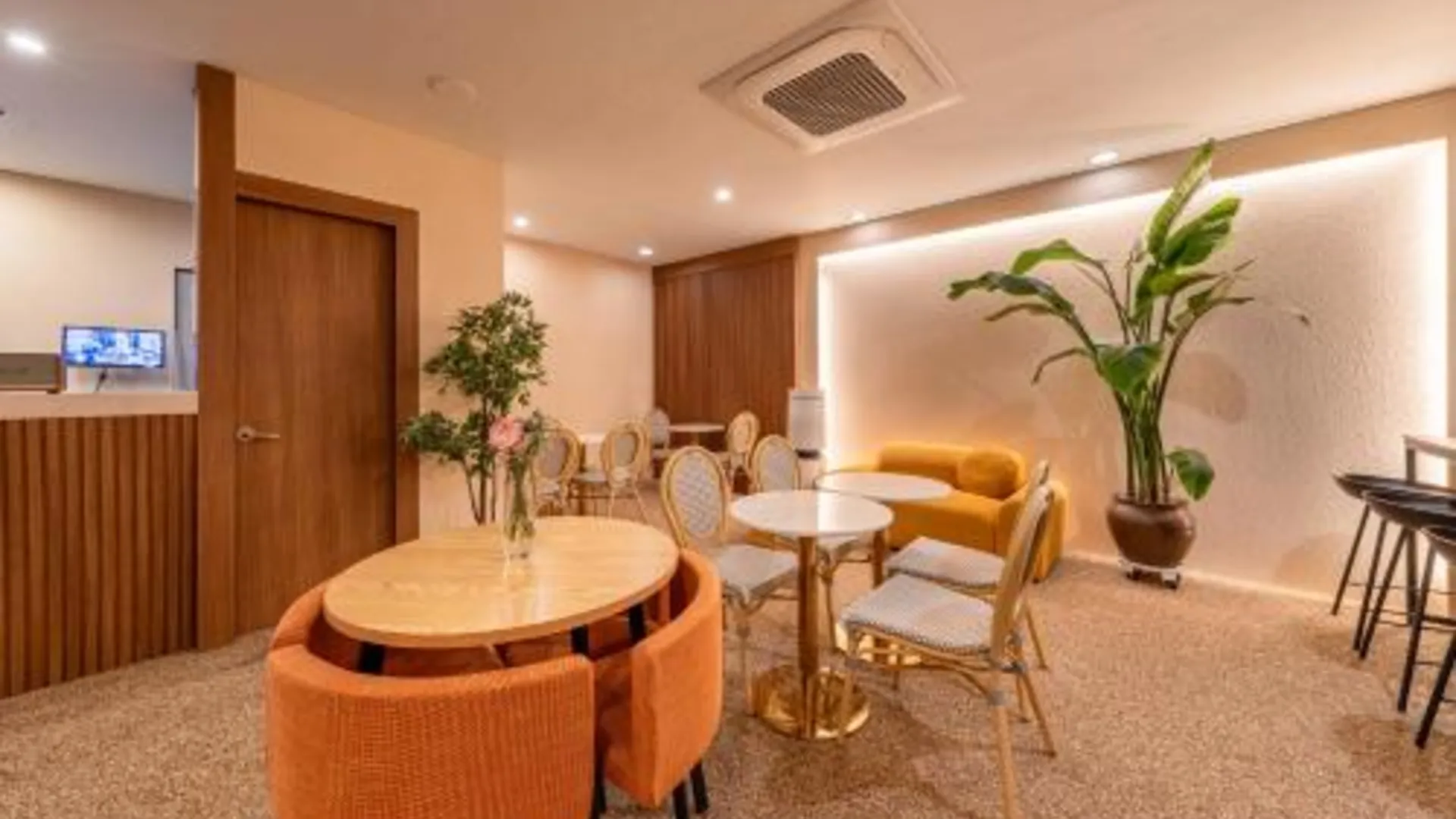 서울 호텔 퍼스트스테이 홍대 2성급 호텔 외관