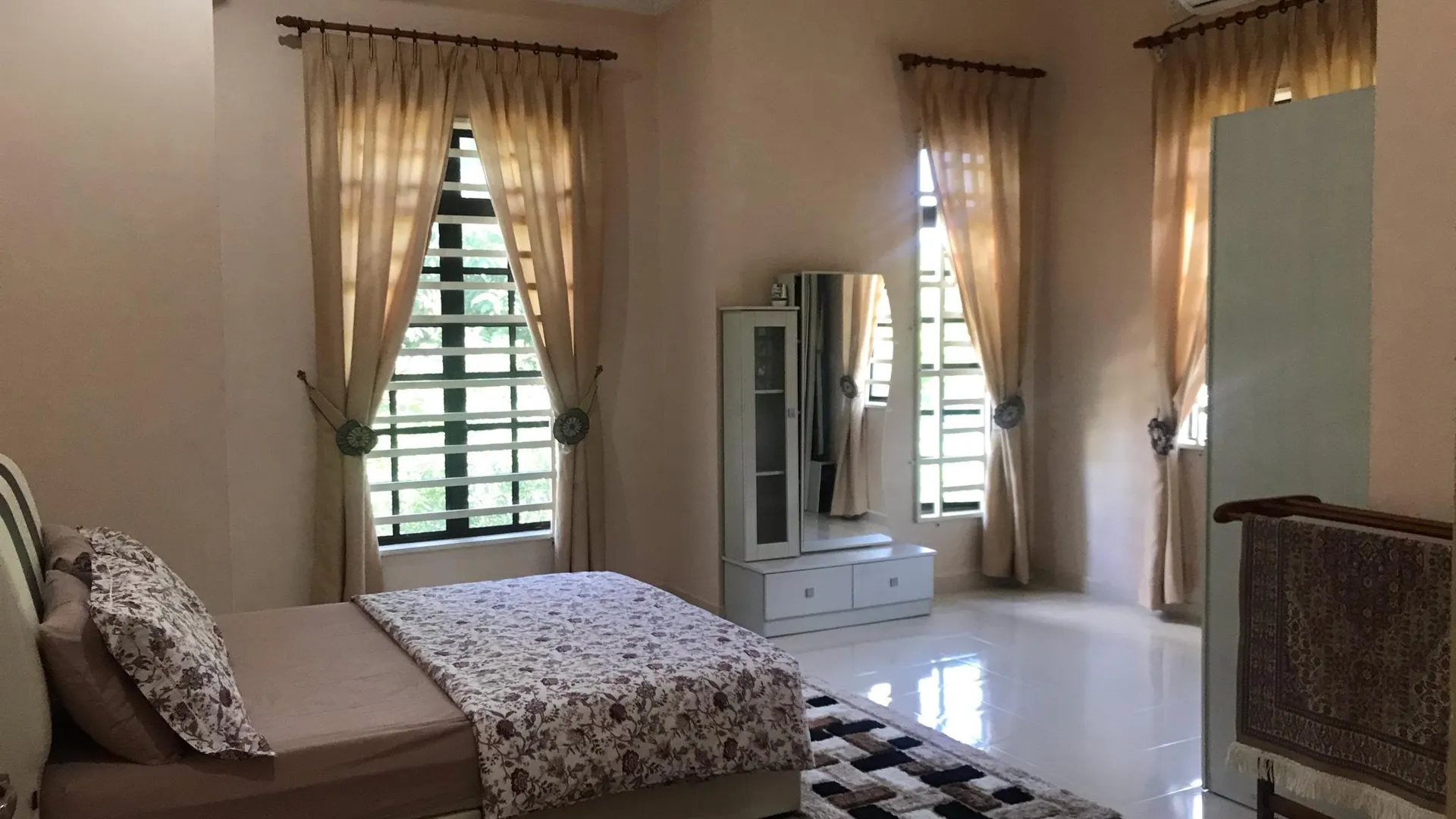 부킷 파용 부킷 파용의 방갈로 (2600m², 침실 4개, 프라이빗 욕실 3개) 2성급 싱글룸 스위트룸