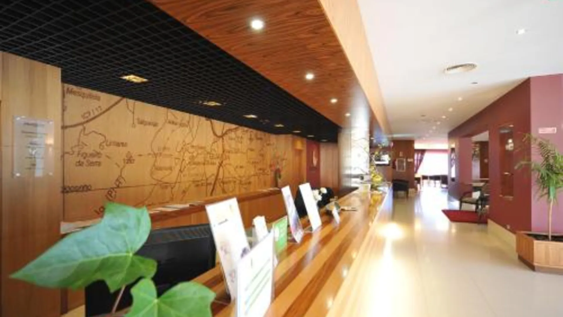 구아다 Hotel Lusitania Congress & Spa 4성급 호텔 외관