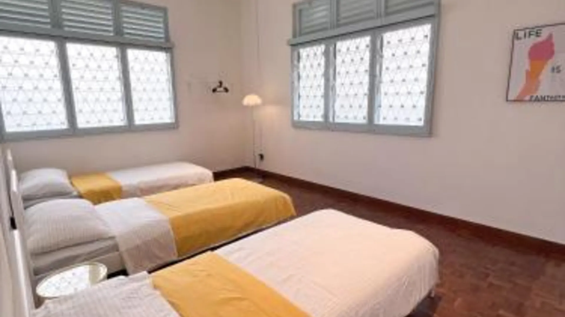 이포 타만 반다라야의 프라이빗 하우스 (126m², 침실 3개, 프라이빗 욕실 2개) 3성급 게스트하우스 스위트룸