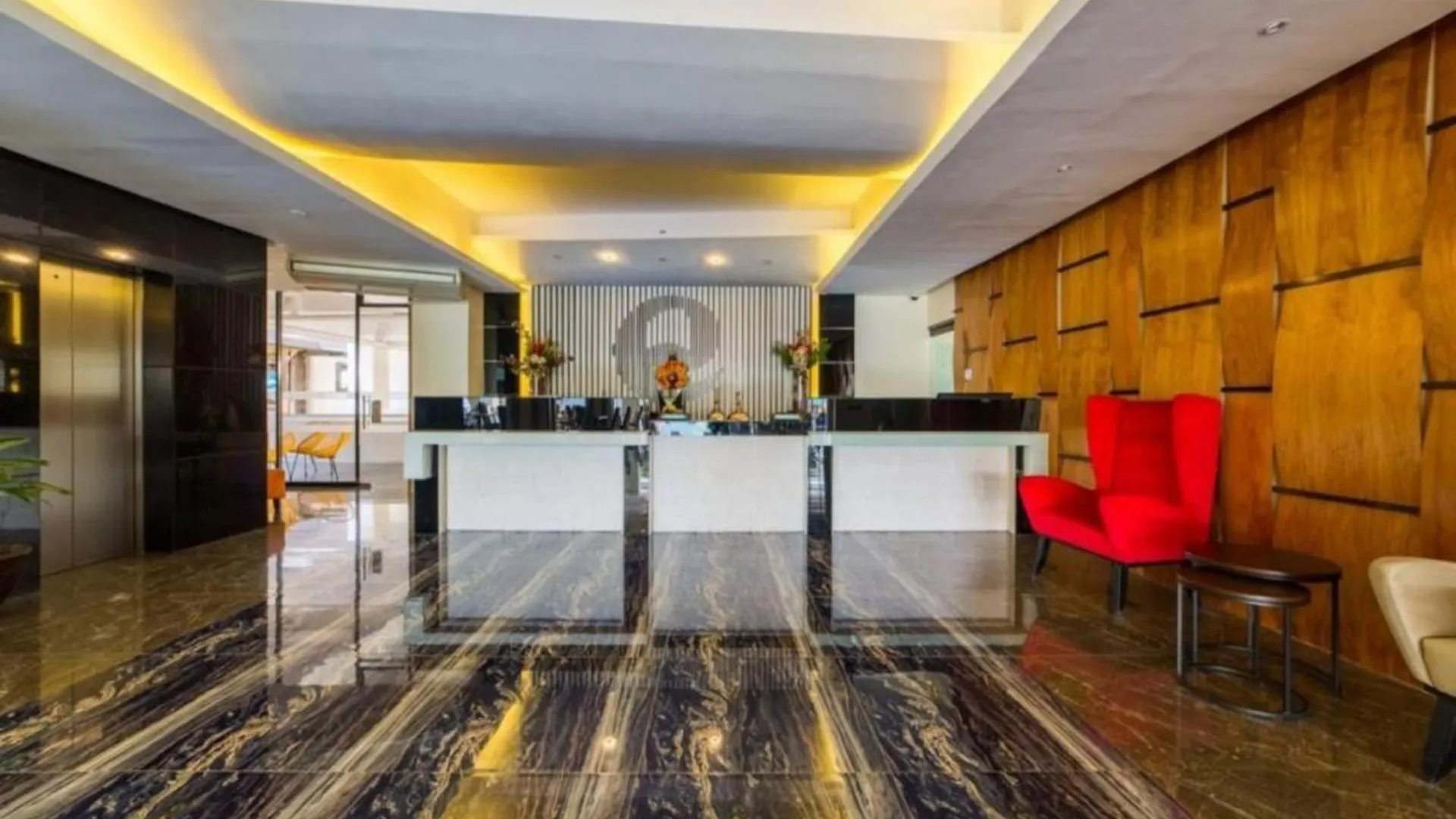 세부 이스트랜드 호텔 앤 레지던스 3성급 호텔 로비