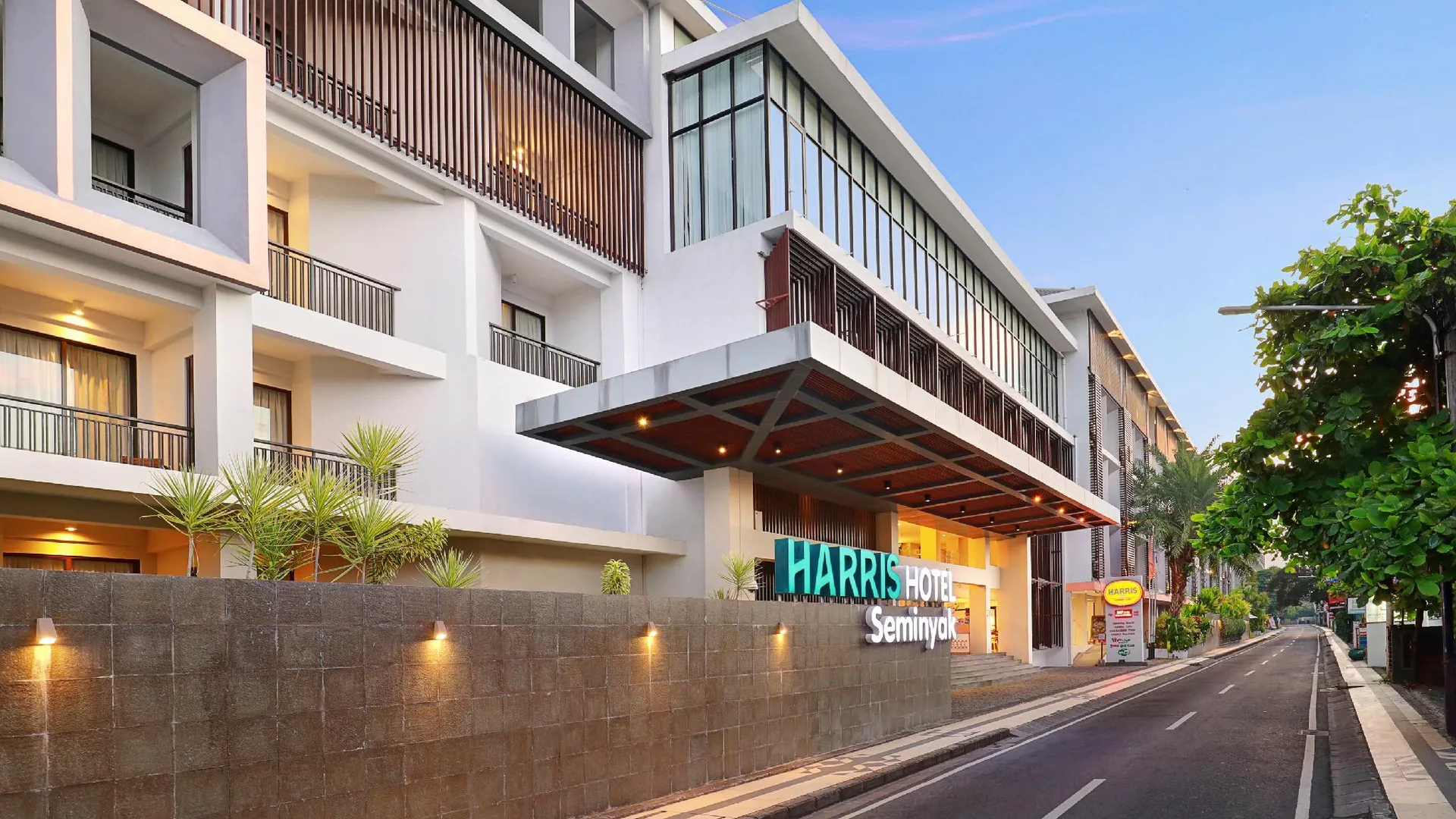 발리 해리스 호텔 스미냑 4성급 호텔 외관