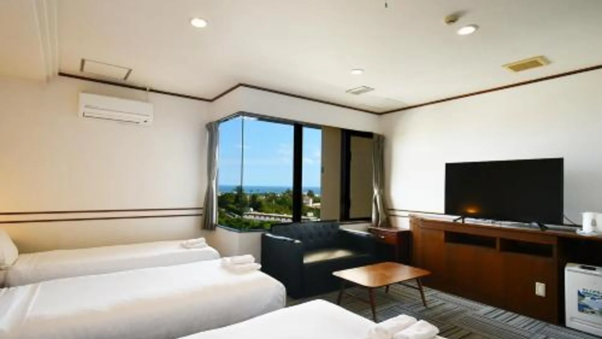 오키나와 본섬 푸라리 3성급 호텔 스위트룸