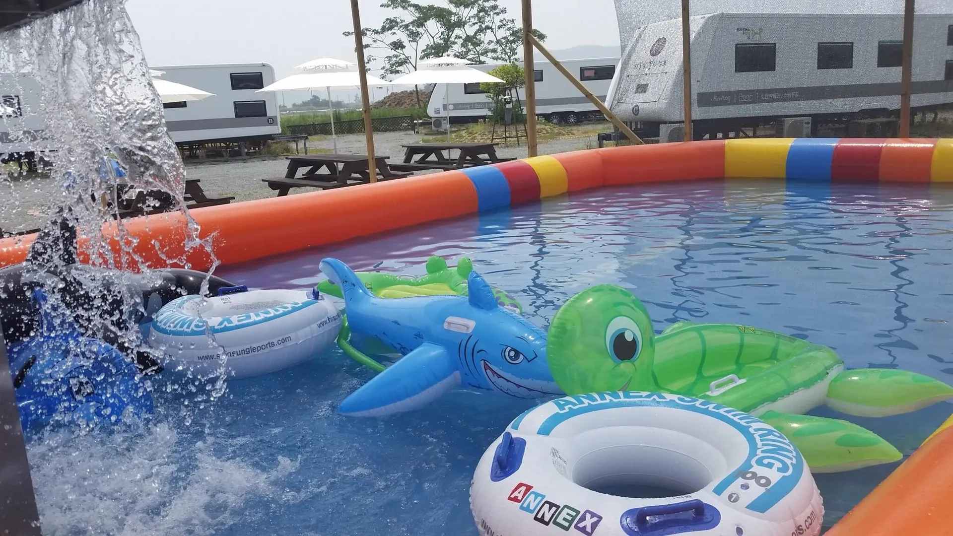 신안군 신안 천일염힐링캠프 카라반 2성급 게스트하우스 로비