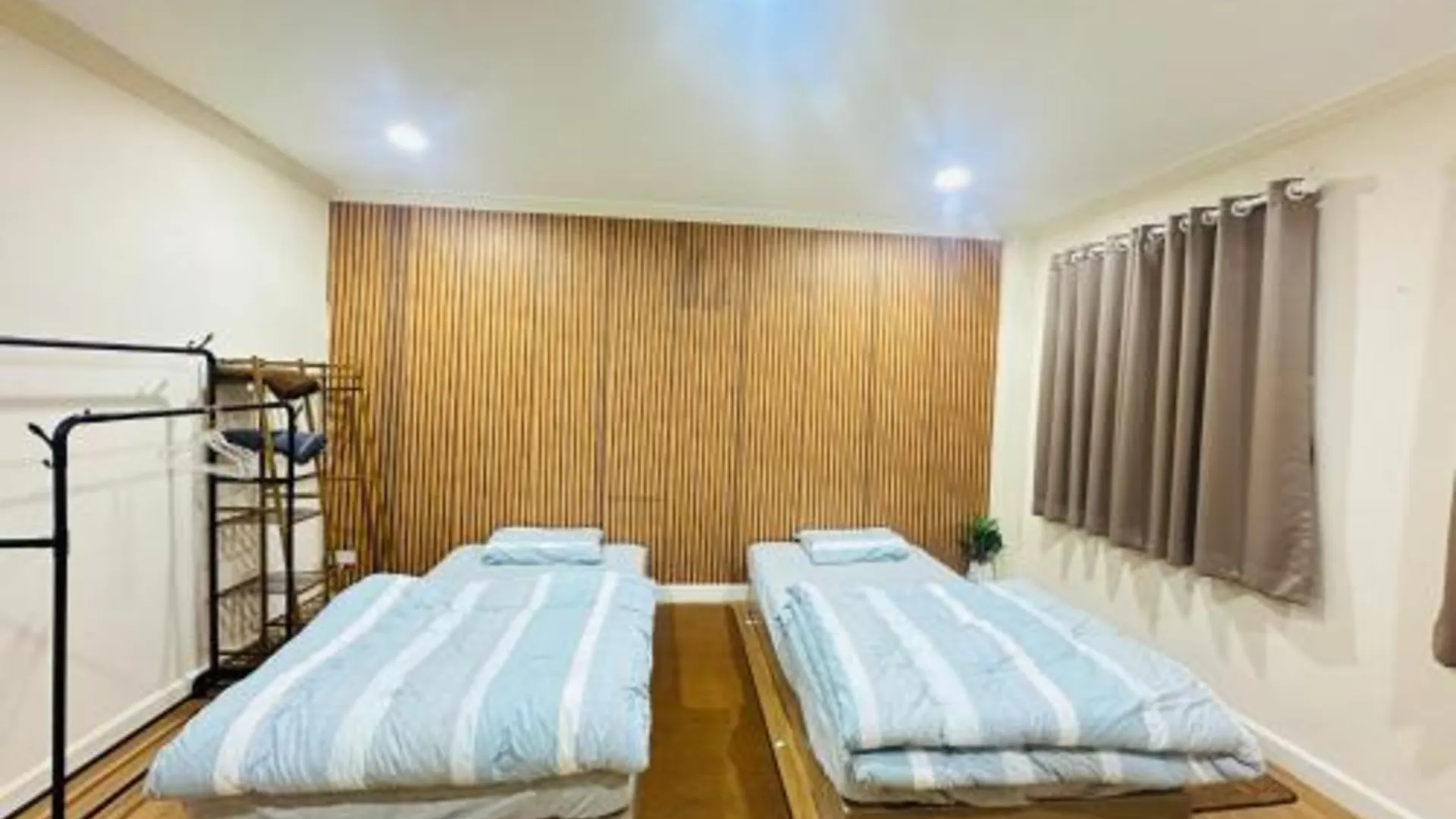 푸켓 데드바이차 카페 앤 호스텔 푸켓 올드타운 2성급 호텔 스위트룸