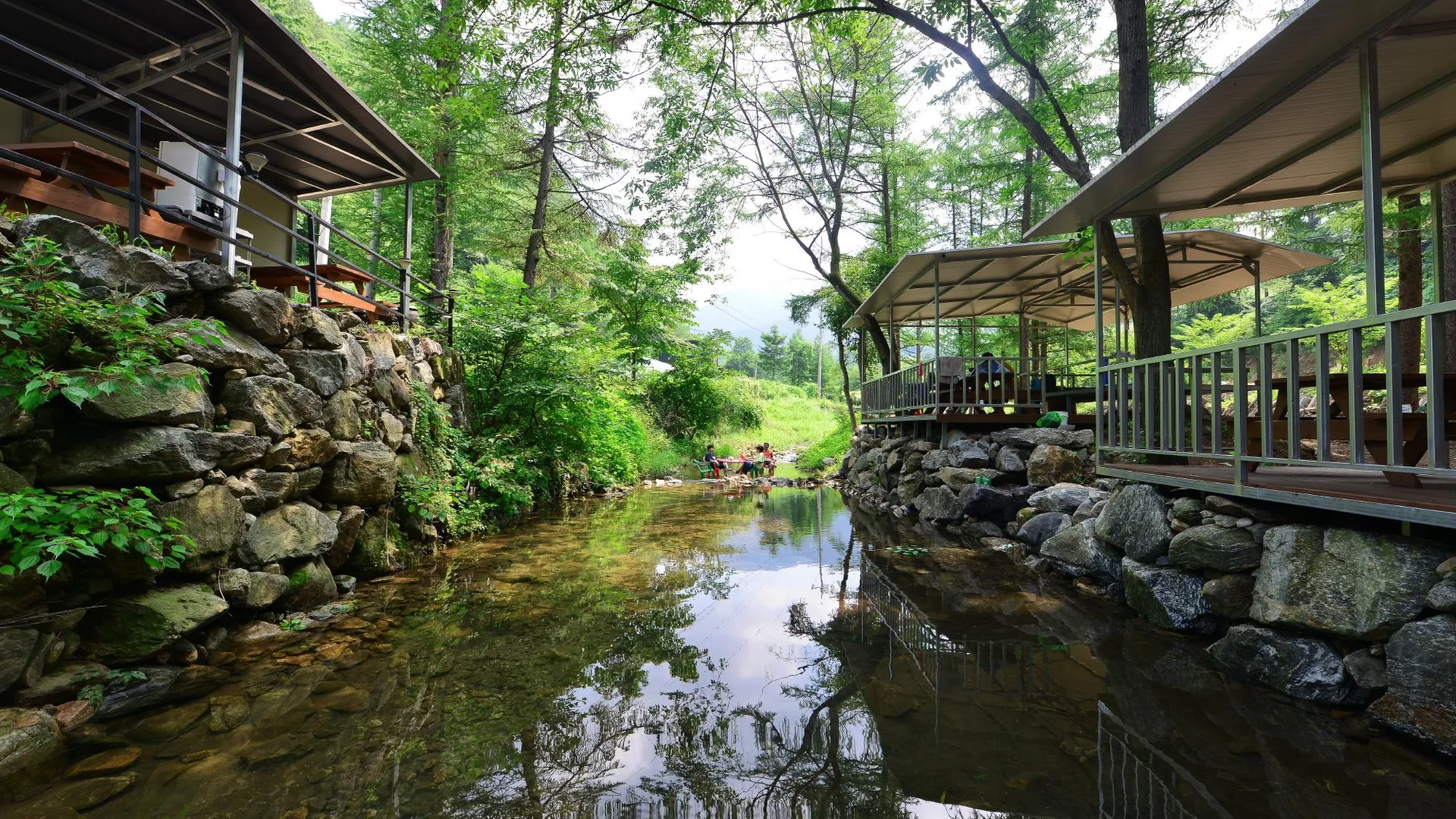 가평 가평 봉미산계곡예당펜션 1성급 게스트하우스 외관