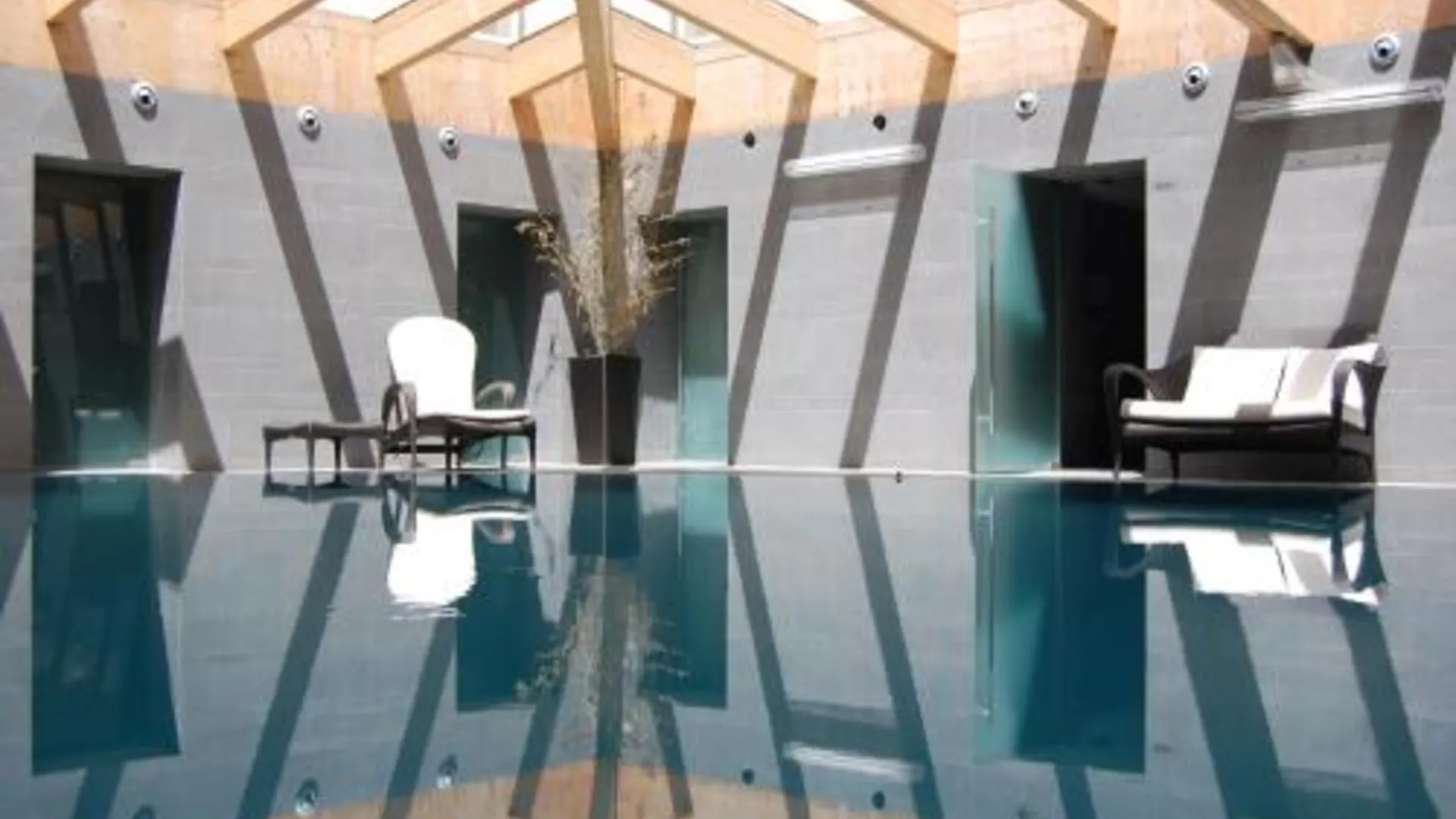 아나디아 쿠리아 팰리스, 호텔 스파 앤 골프 4성급 호텔 외관