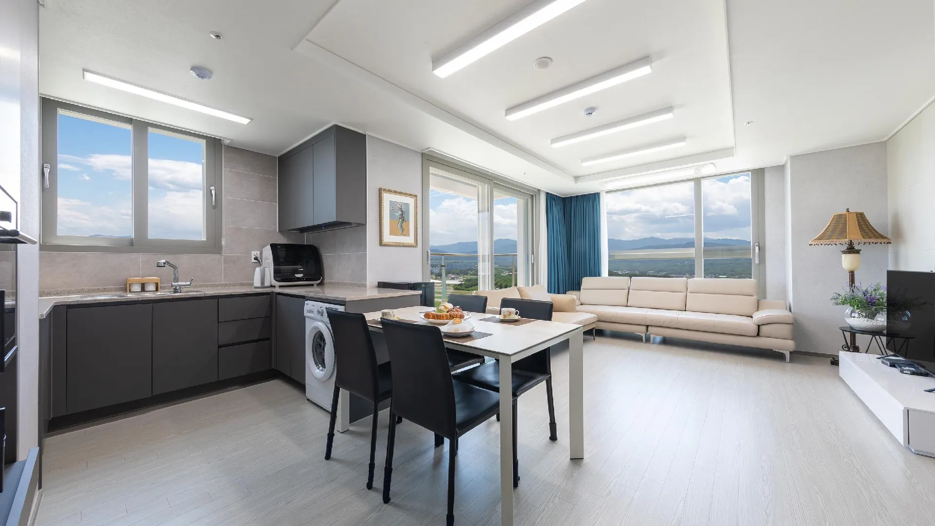 강릉 Ocean stay★ three room half ocean view room01 4성급 게스트하우스 스위트룸