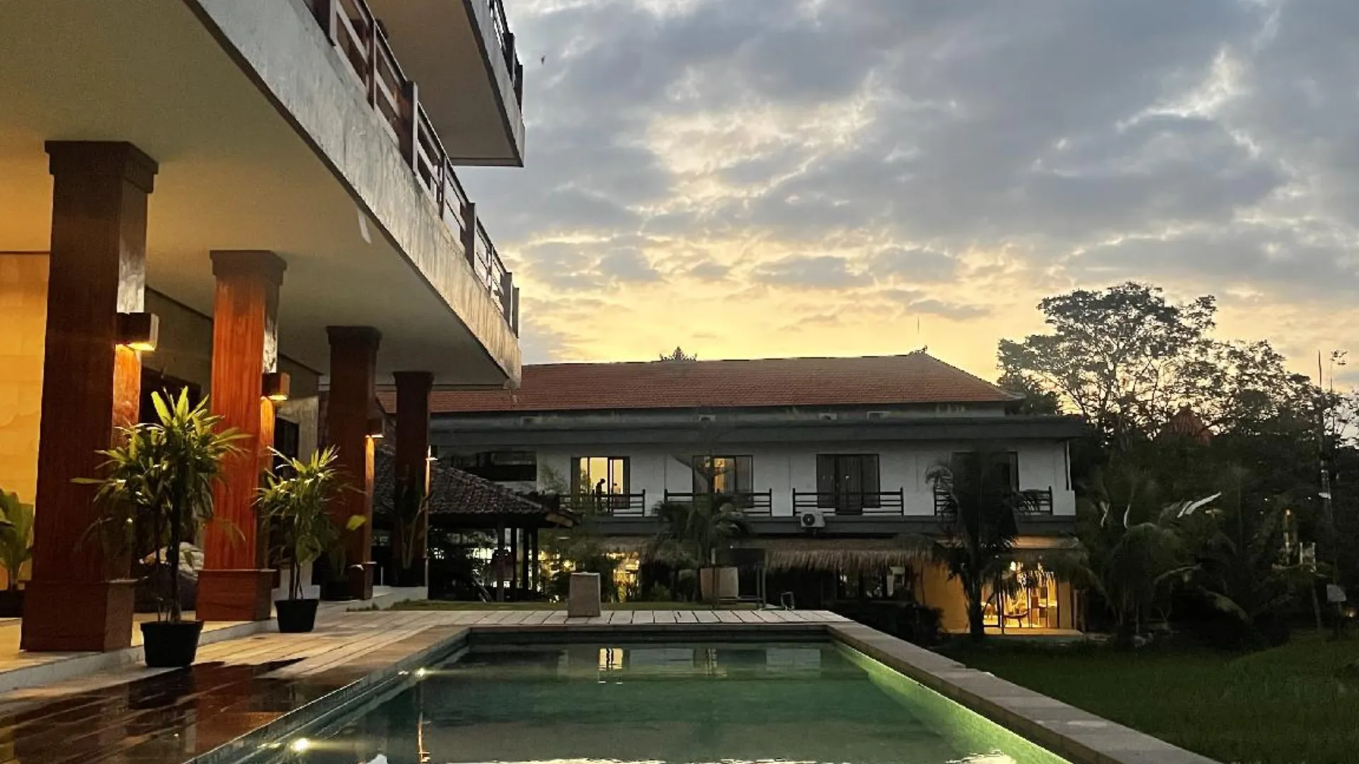 발리 더 백야드 짱구 4성급 호텔 로비