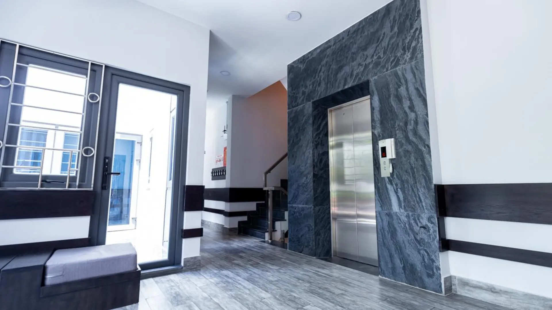 호치민 브랜드 뉴 코지 홈 앳 더 하트 오브 사이공 5성급 호텔 외관