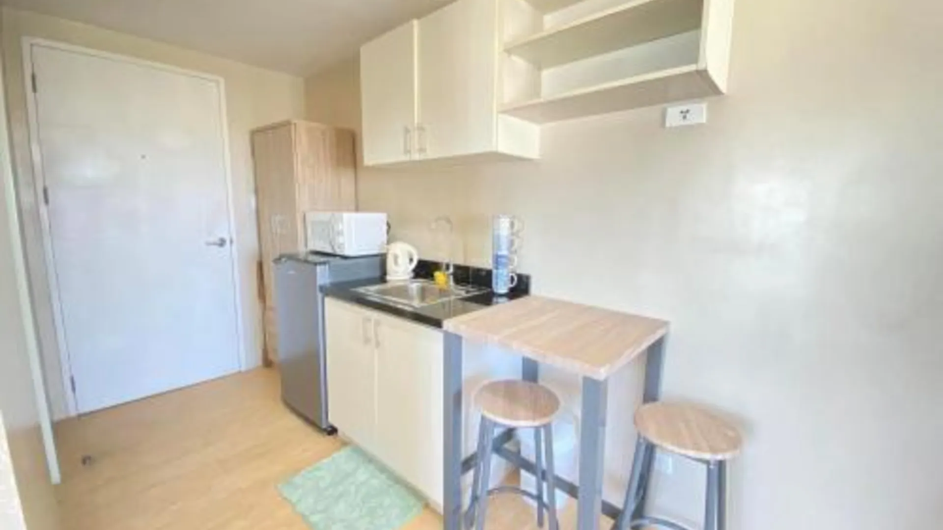 세부 Sunvida Condo across SM City Cebu w/ WIFI and View 3성급 싱글룸 수영장