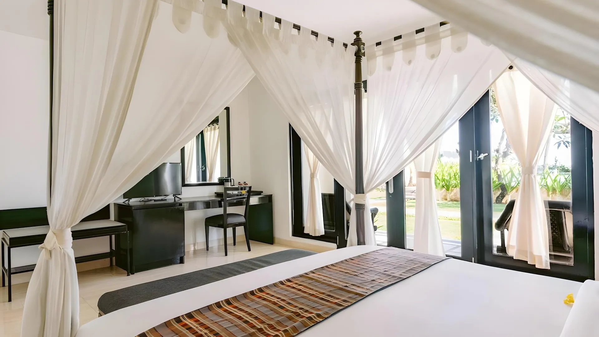 발리 레공 케라톤 비치 호텔 3성급 호텔 스위트룸