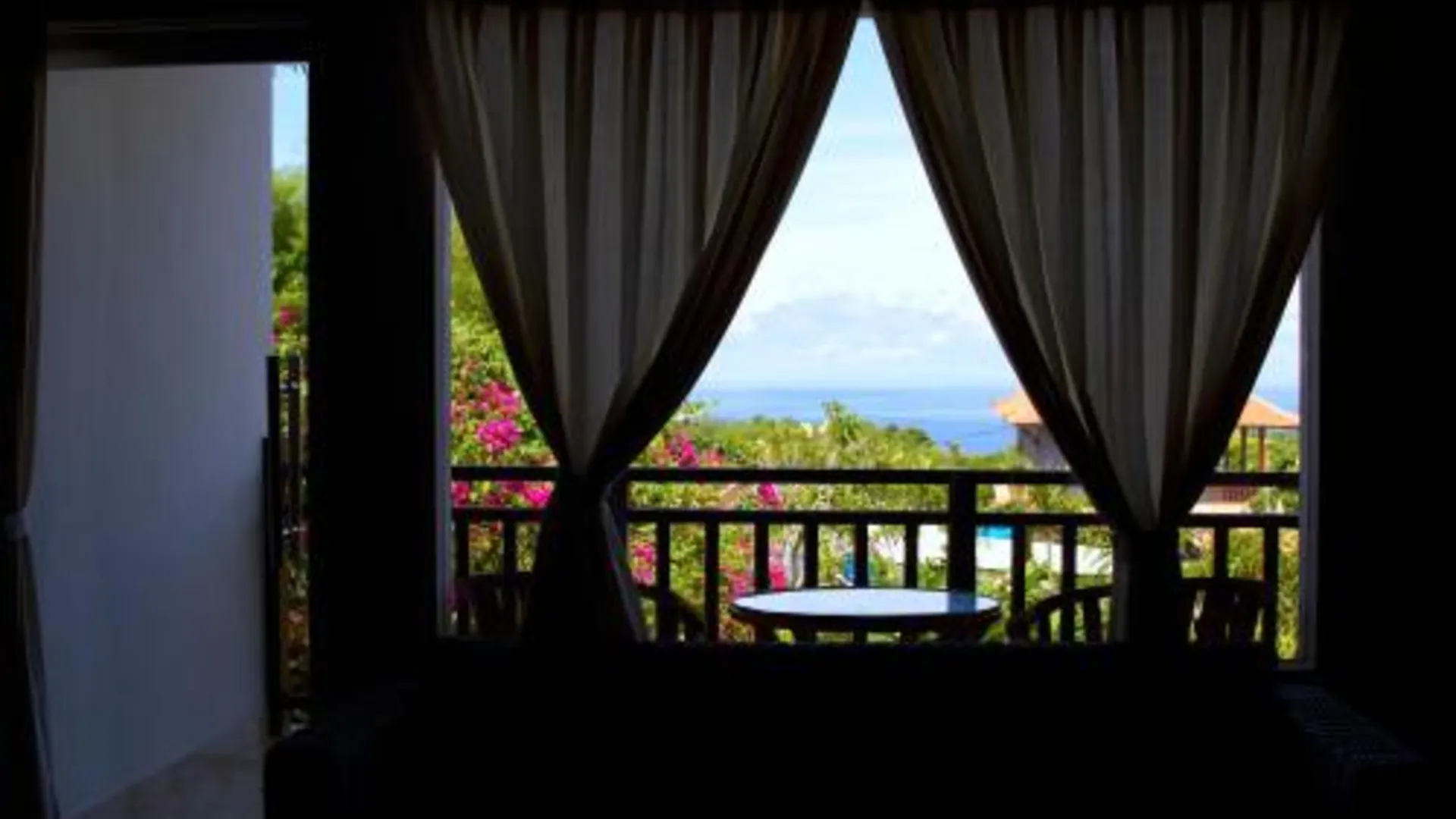 발리 Ropik & Alik Home Stay 2성급 싱글룸 로비