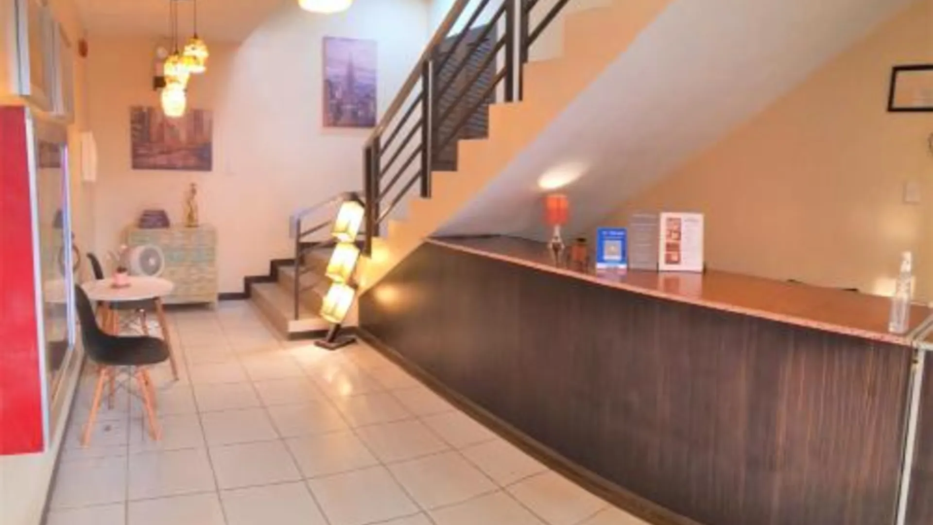 세부 호텔 캘리포니아 스위트 3성급 호텔 로비