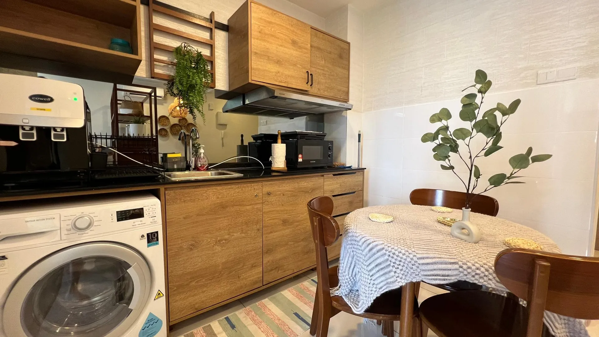 쿠안탄 VitaminSEA Seaview 6PAX Studio Netflix B-7-03 4성급 게스트하우스 레스토랑