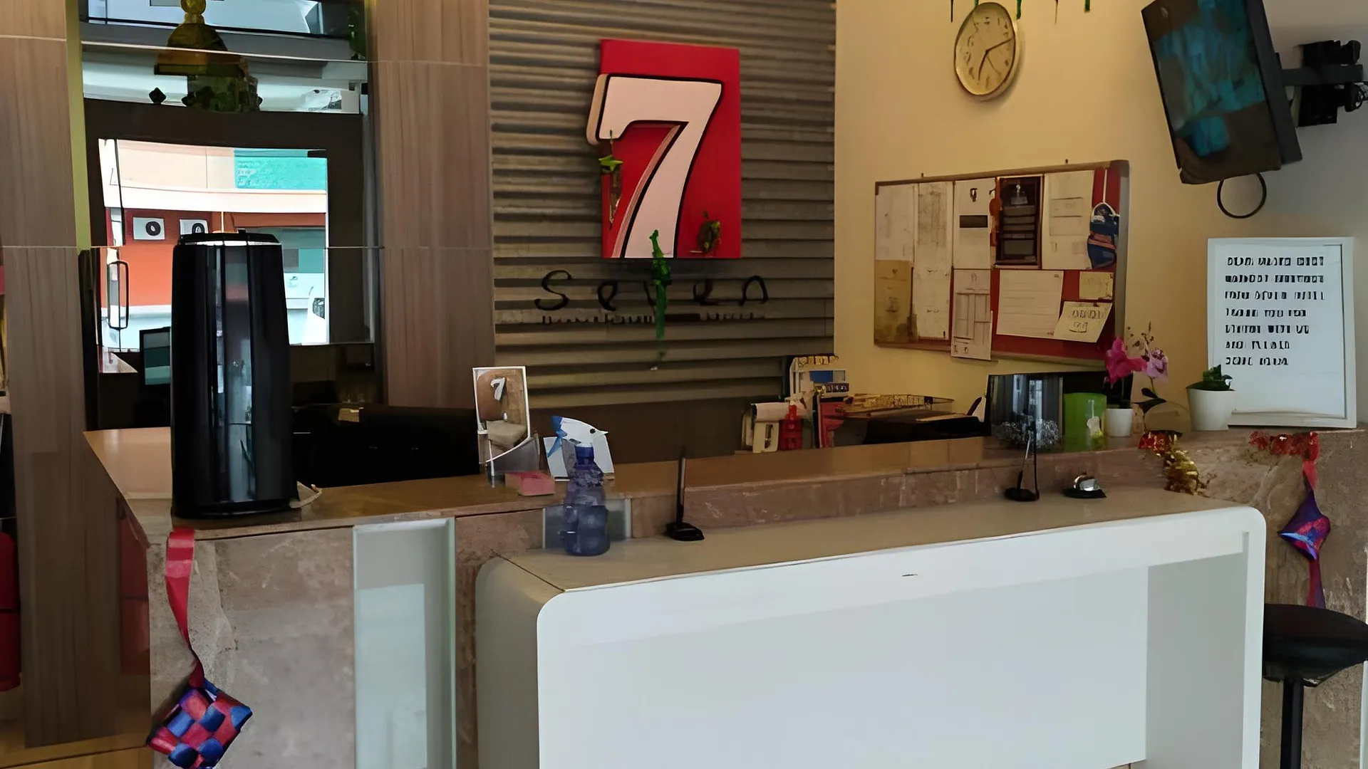 코타키나발루 Seven Hotel 2성급 호텔 전망