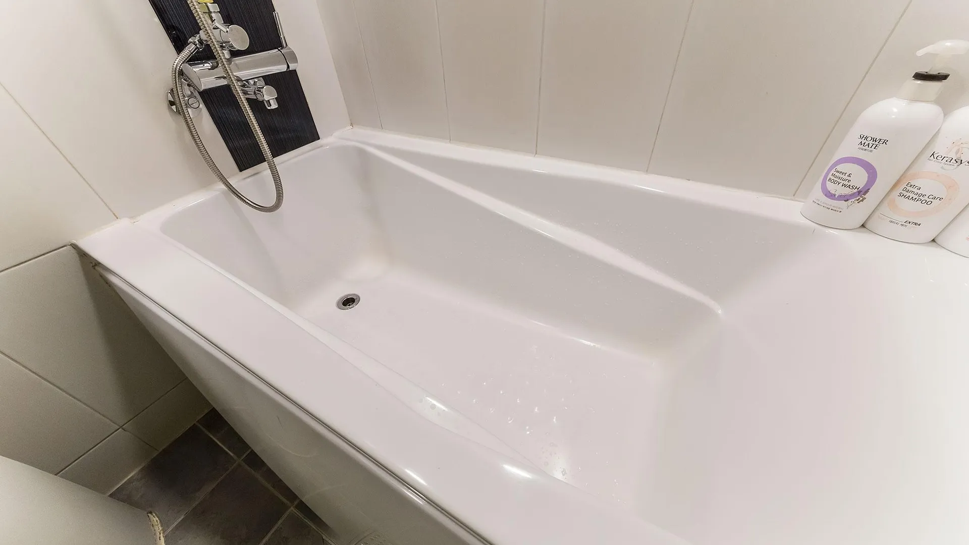 서울 신촌 URBAN HOTEL&PLAY 3성급 호텔 수영장