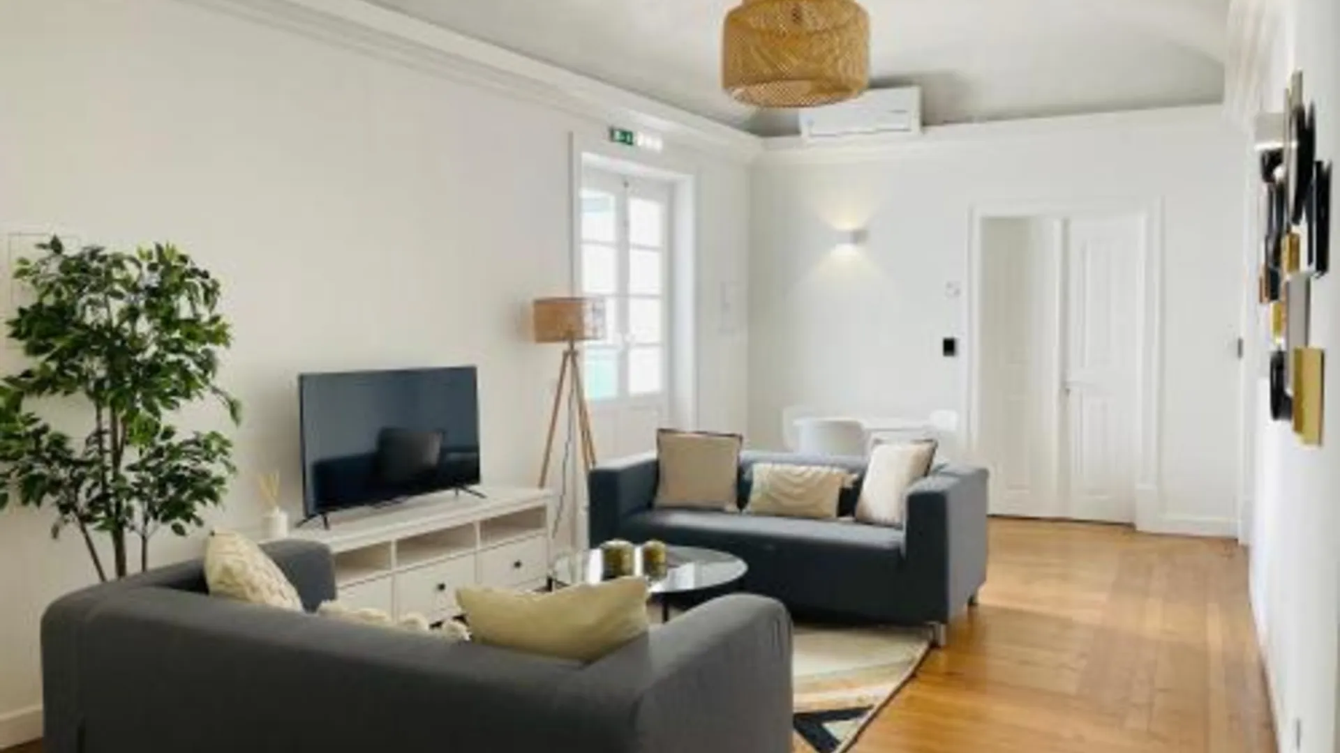 에보라 Casa Soure Suites and Apartments 4성급 호텔 로비