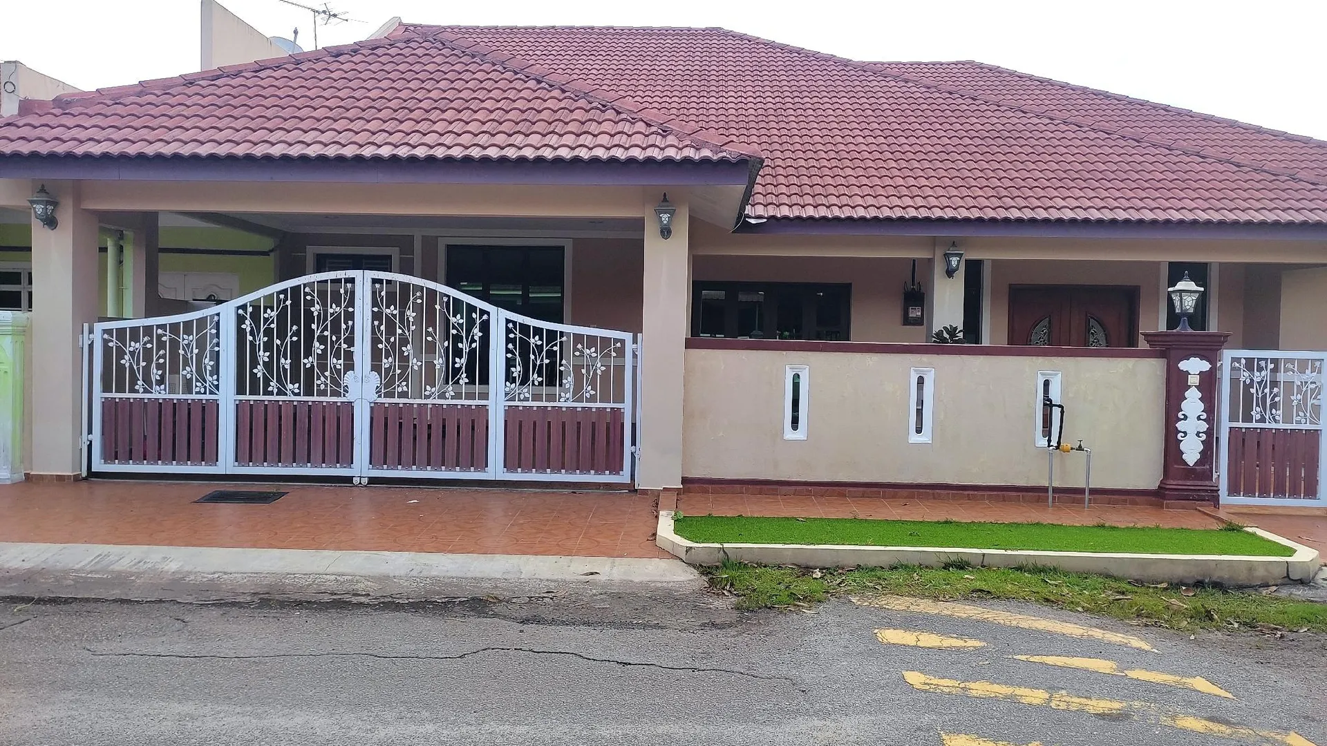 말라카 바투 베렌담의 프라이빗 하우스 (5000m², 침실 6개, 프라이빗 욕실 5개) 2성급 싱글룸 객실