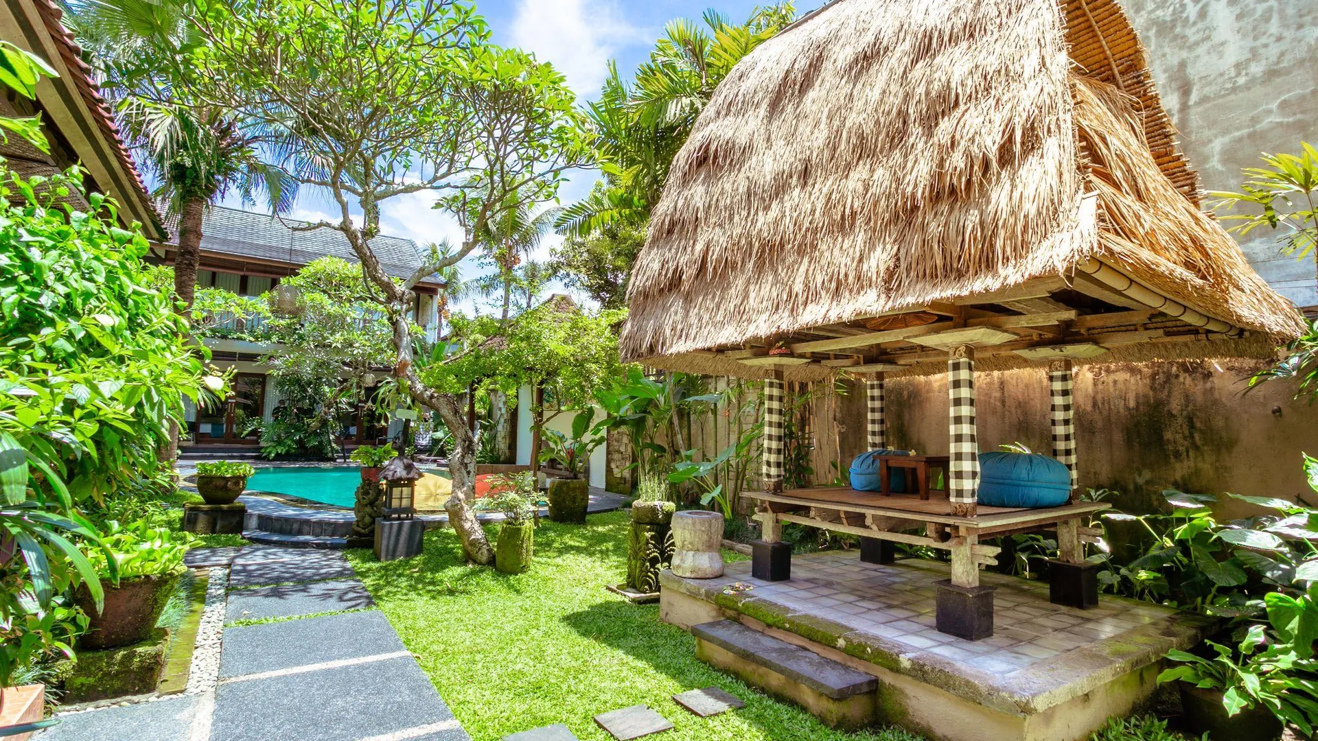 발리 룸벙 사리 우부드 3성급 호텔 로비