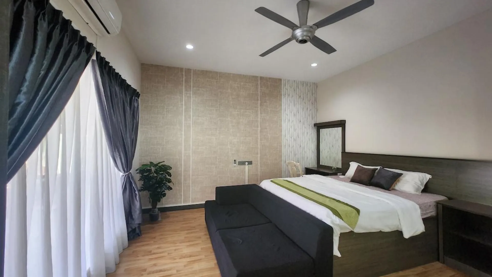 이포 타만 반다라야의 프라이빗 하우스 (248m², 침실 5개, 프라이빗 욕실 5개) 3성급 게스트하우스 스위트룸