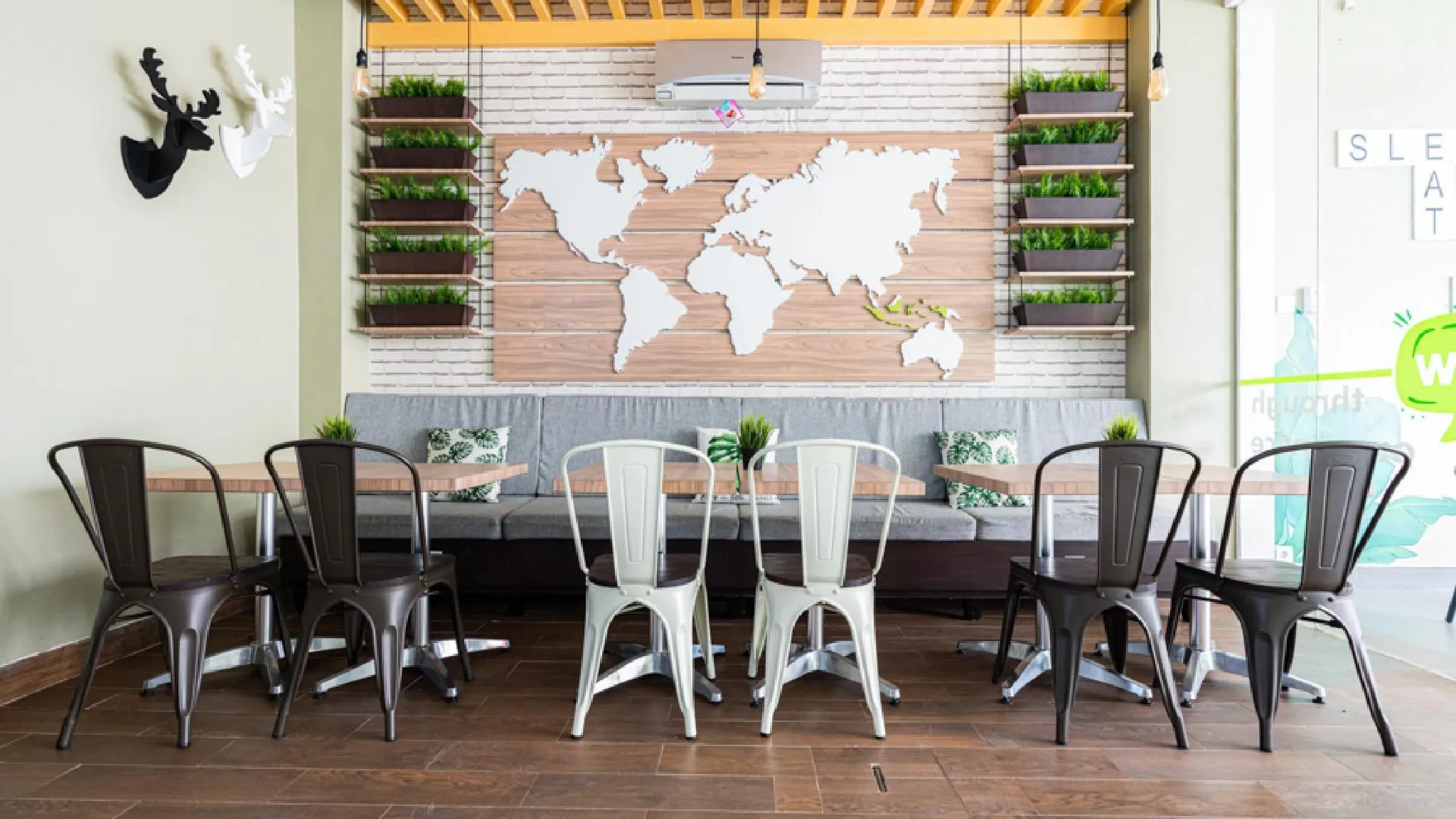 마카사르 레드도어즈 플러스 앳 하베스트 인 파나쿠캉 3성급 호텔 외관