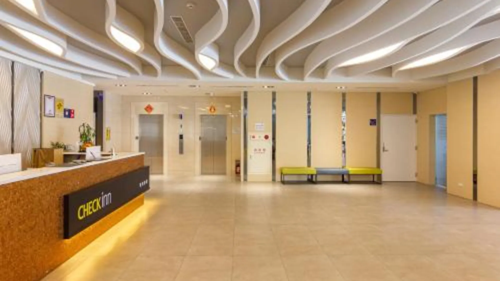 타이베이 체크 인 뉴 타이페이 루저우 3성급 호텔 로비