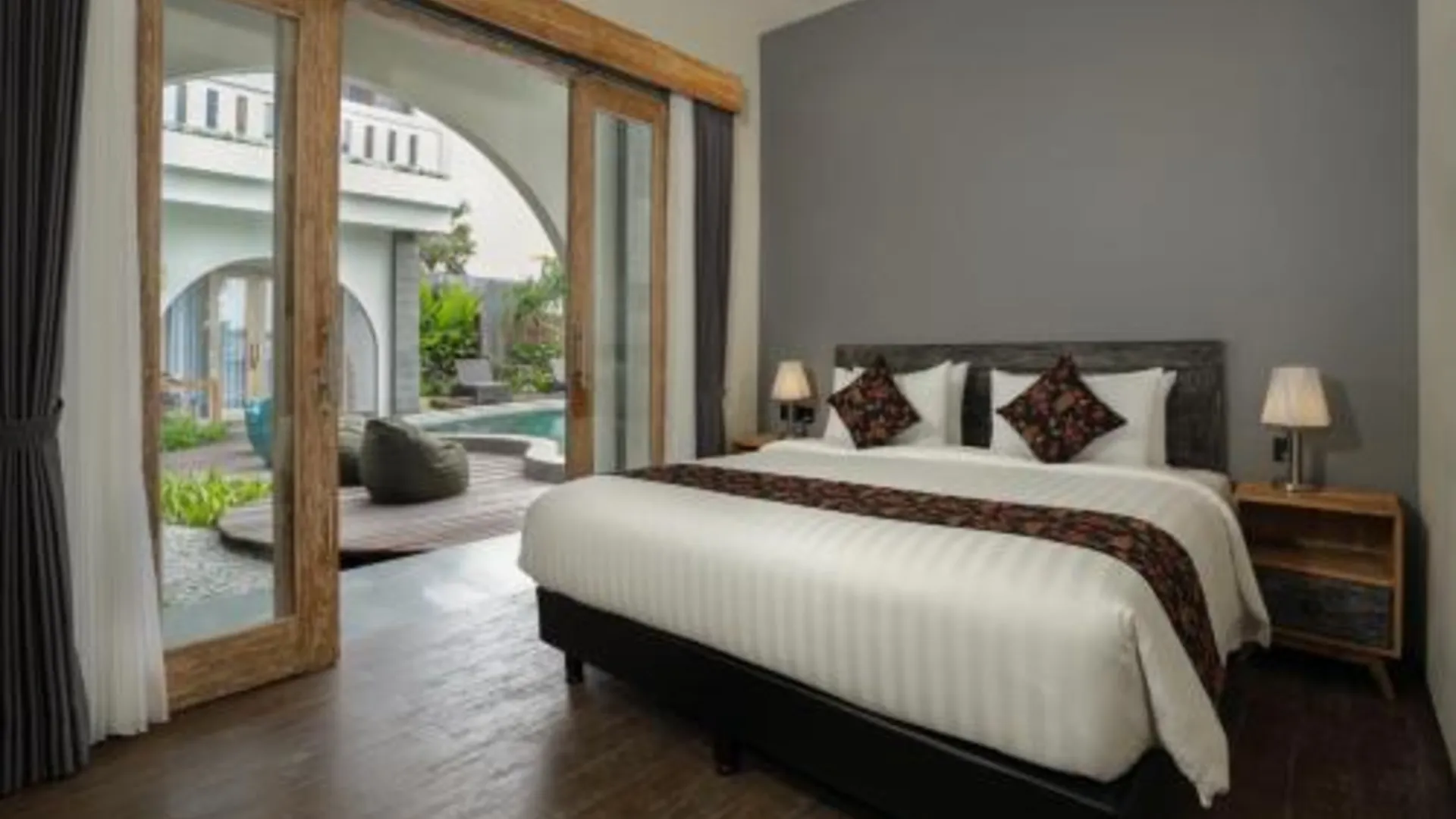 발리 MAHALONA BALI STAY 4성급 호텔 스위트룸