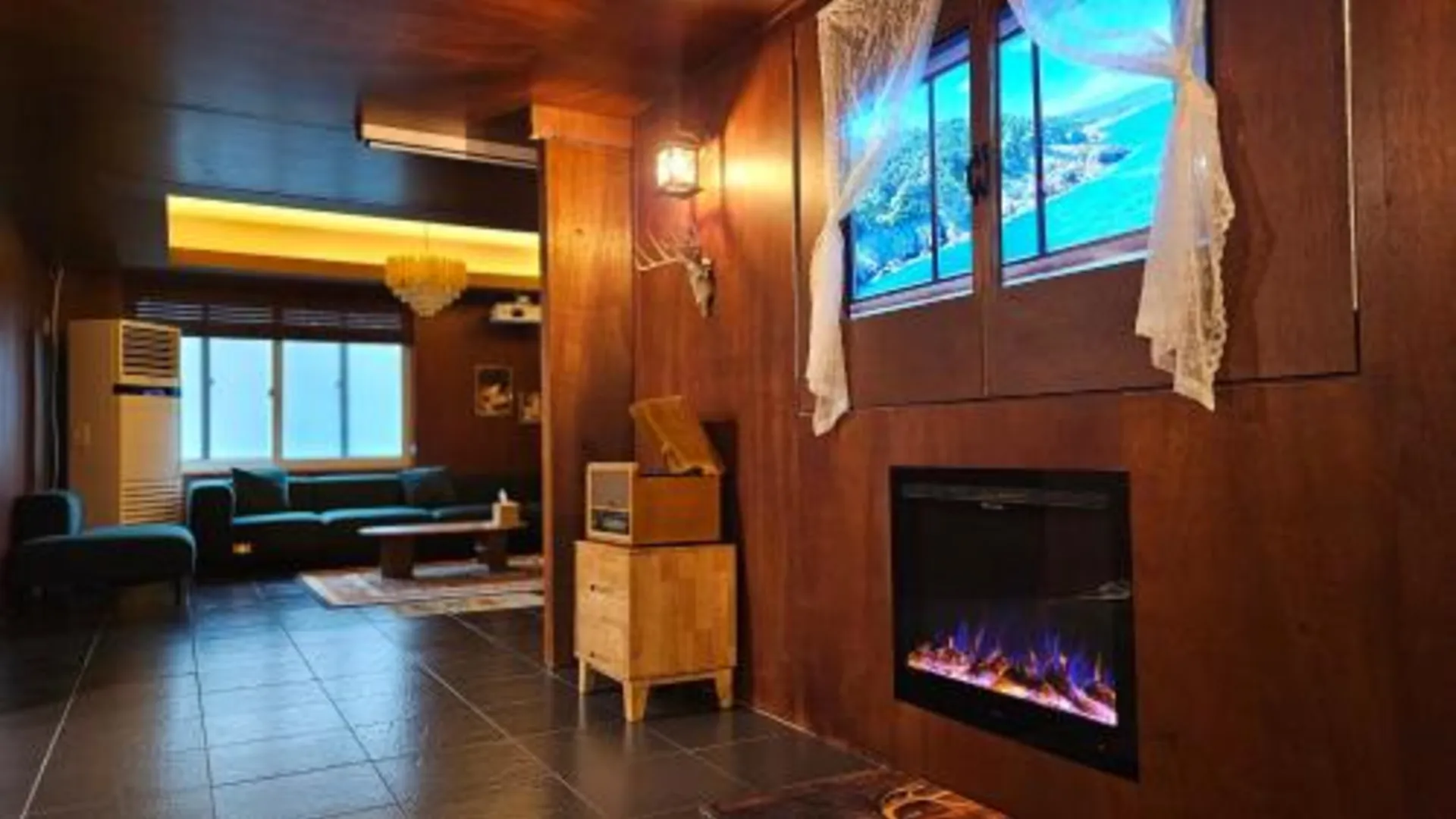 서울 Hongdae [홍대 메인거리] 유니크한 인테리어, 넓은 공간, 외국인 전용숙소 4성급 게스트하우스 수영장