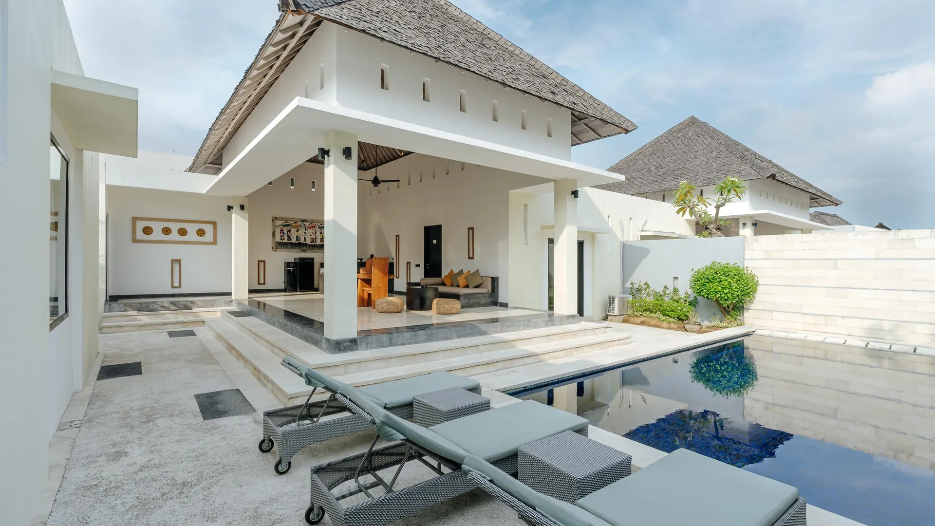 발리 더 스미냑 스위트 프라이빗 빌라 5성급 호텔 로비