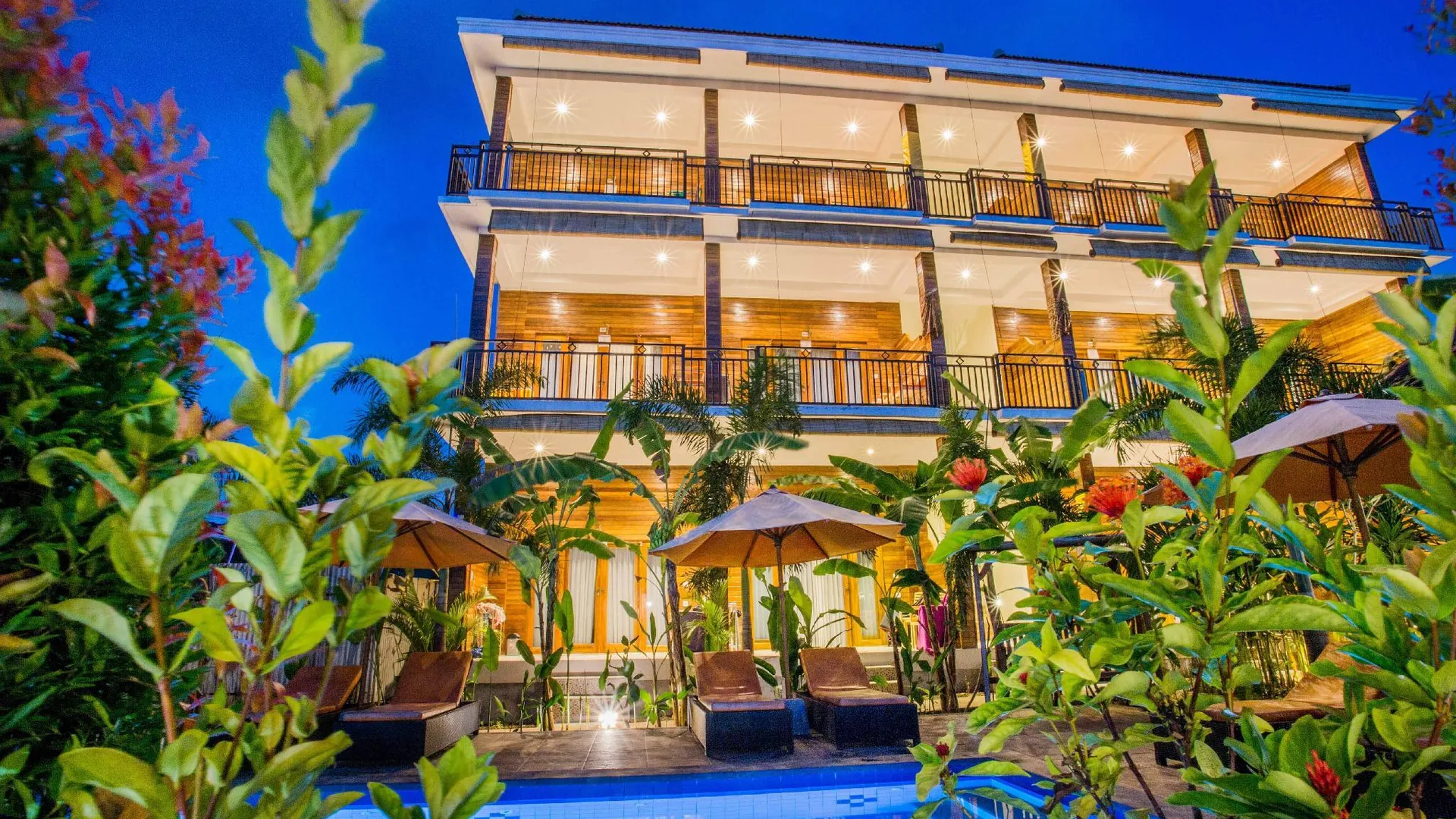 발리 디나타 렘봉간 빌라스 4성급 호텔 외관