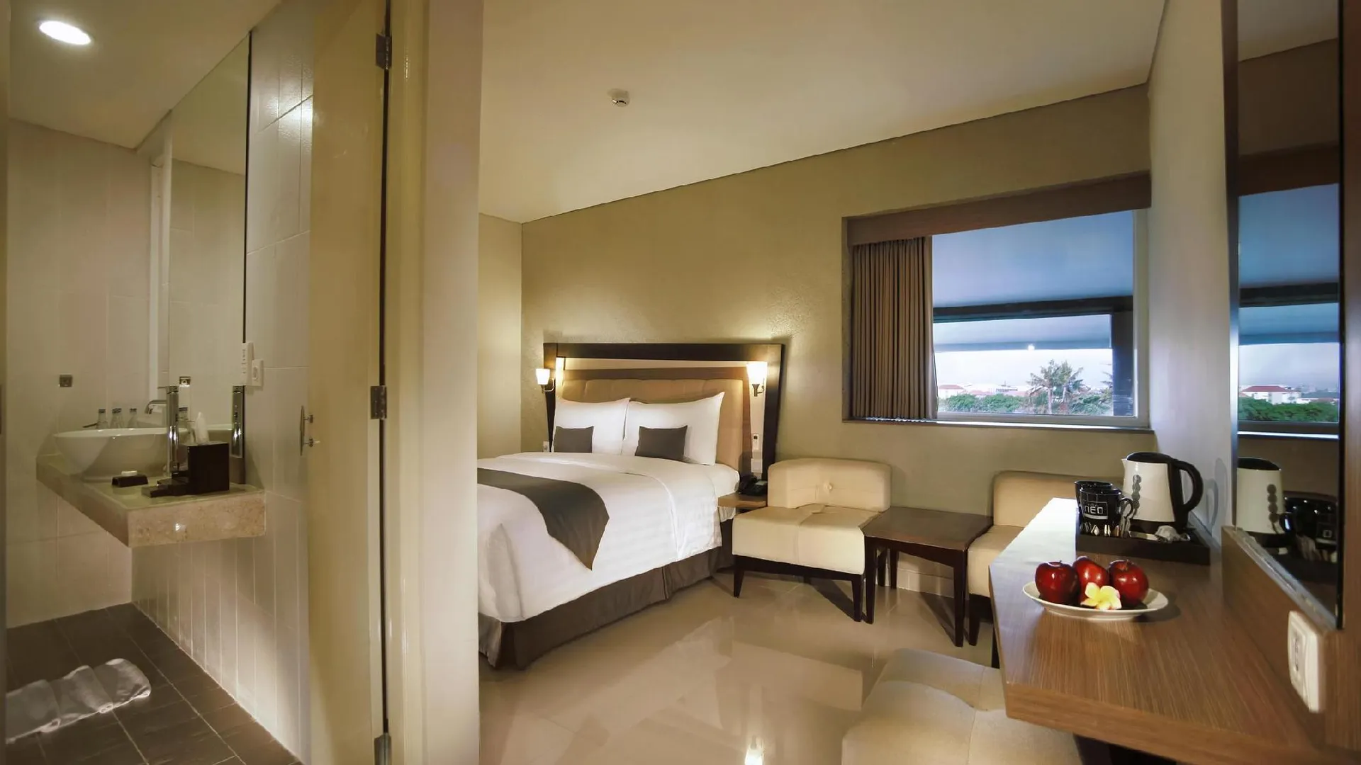 발리 호텔 네오 쿠타 젤란틱 3성급 호텔 스위트룸