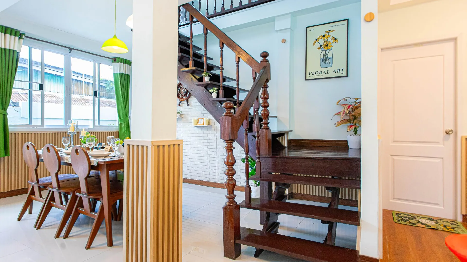 방콕 카오산의 프라이빗 하우스 (55m², 침실 2개, 프라이빗 욕실 1개) 4성급 게스트하우스 로비