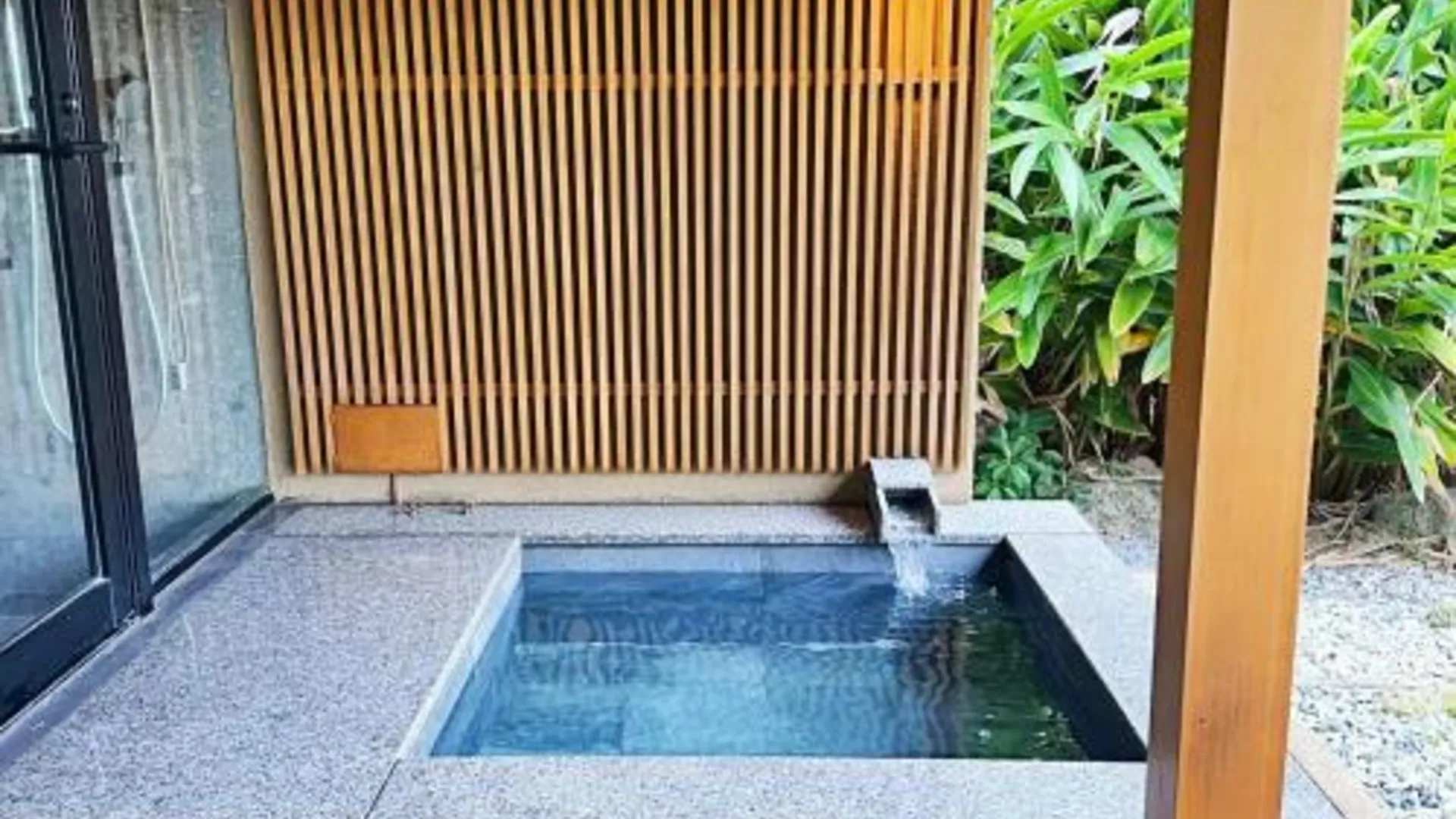 오키나와 본섬 세소코 산수이 5성급 게스트하우스 수영장