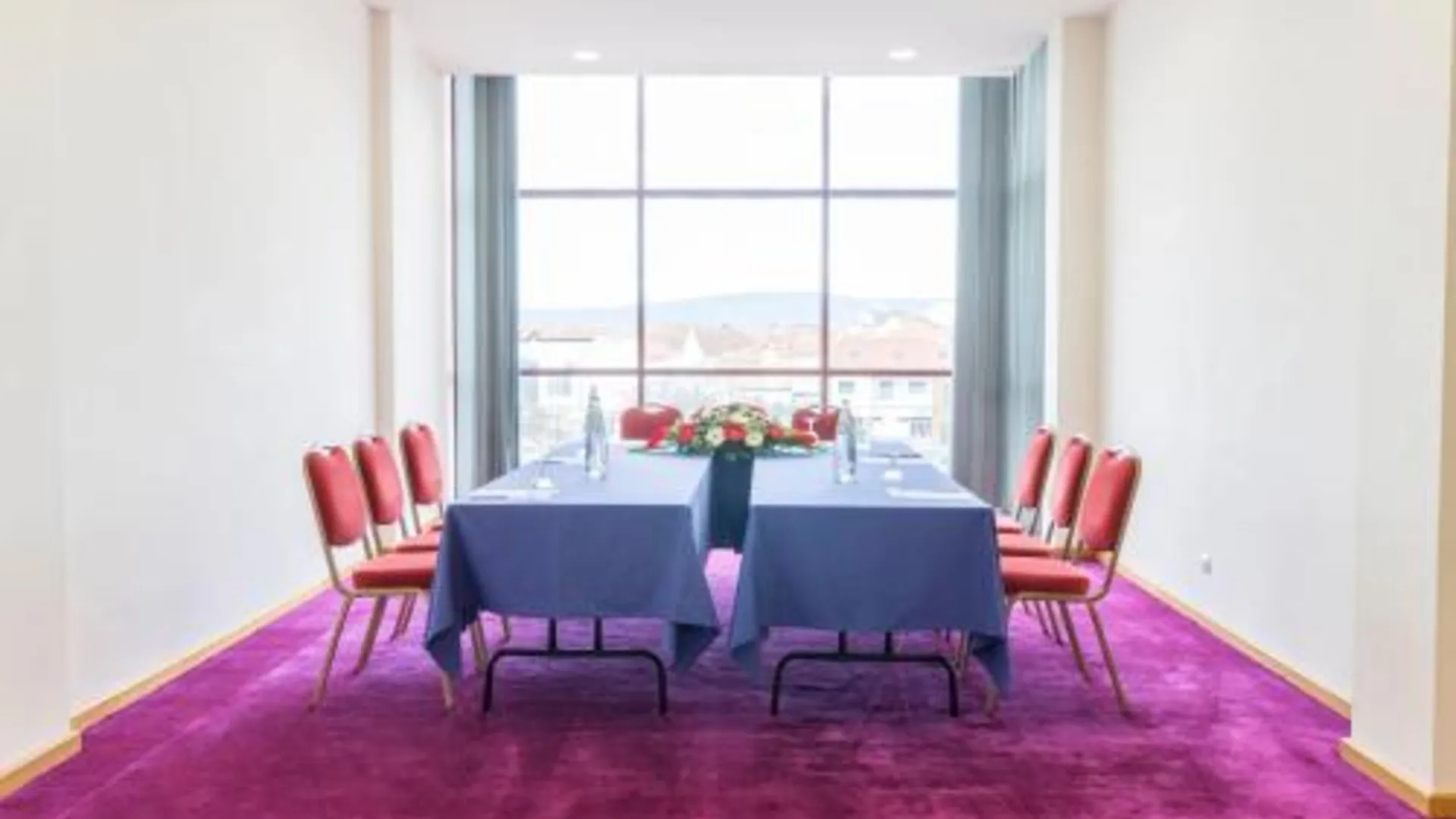 알카네나 Hotel Eurosol Alcanena 3성급 호텔 수영장