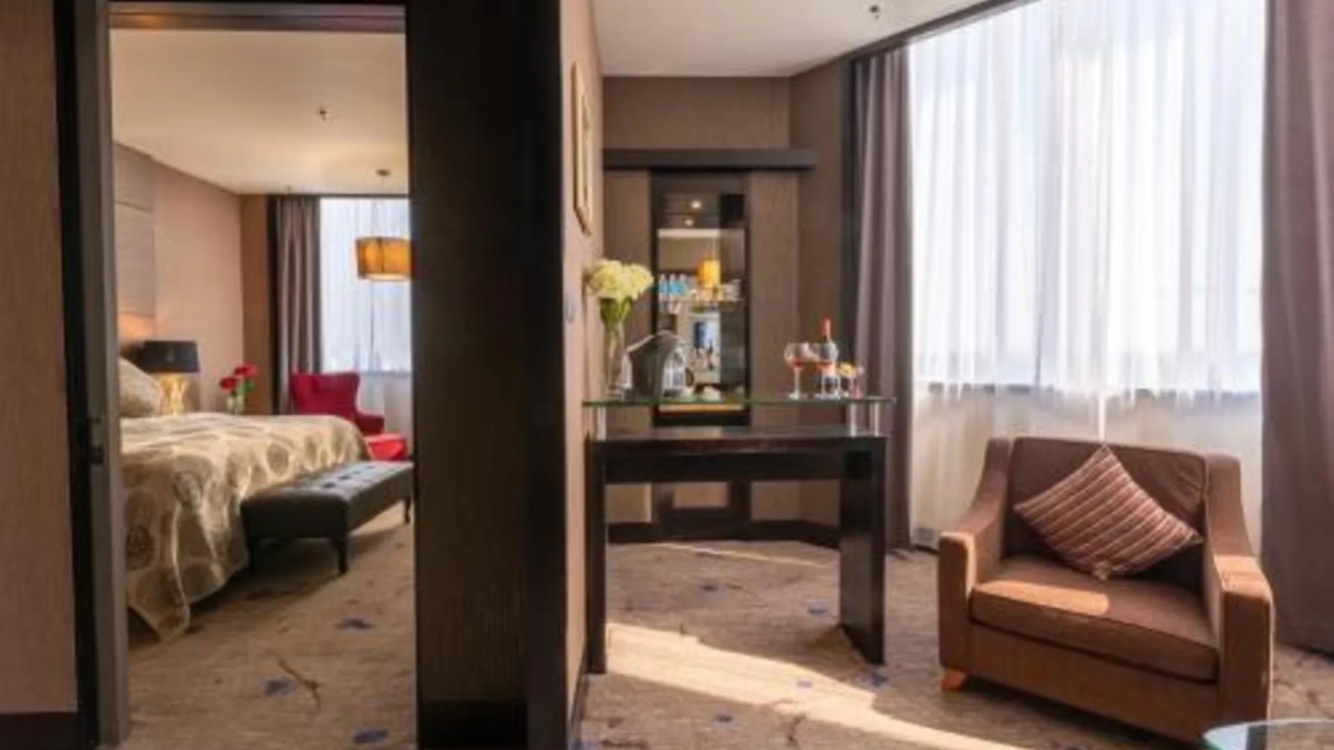 빈툴루 뉴 월드 스위트 4성급 호텔 외관