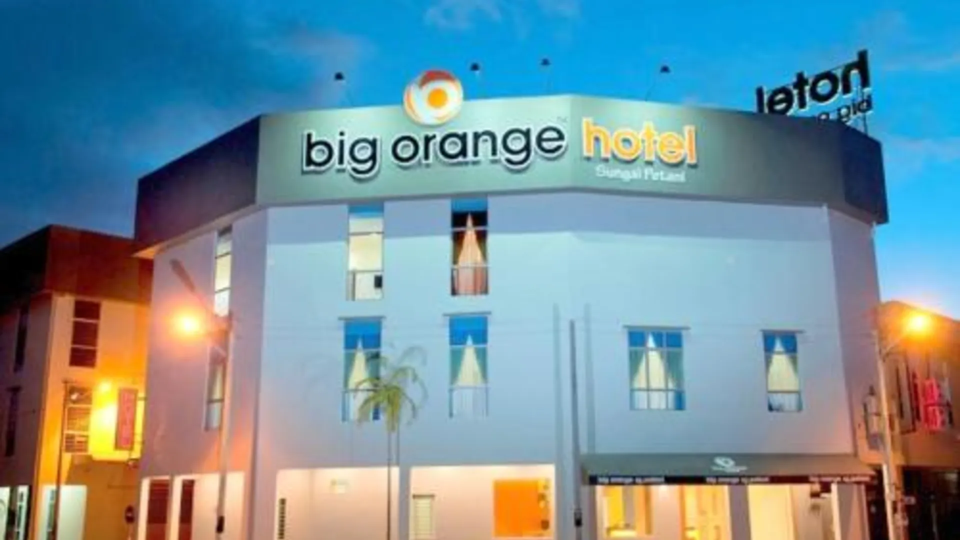숭가이 페타니 빅 오렌지 호텔 숭가이 페타니 2성급 호텔 외관
