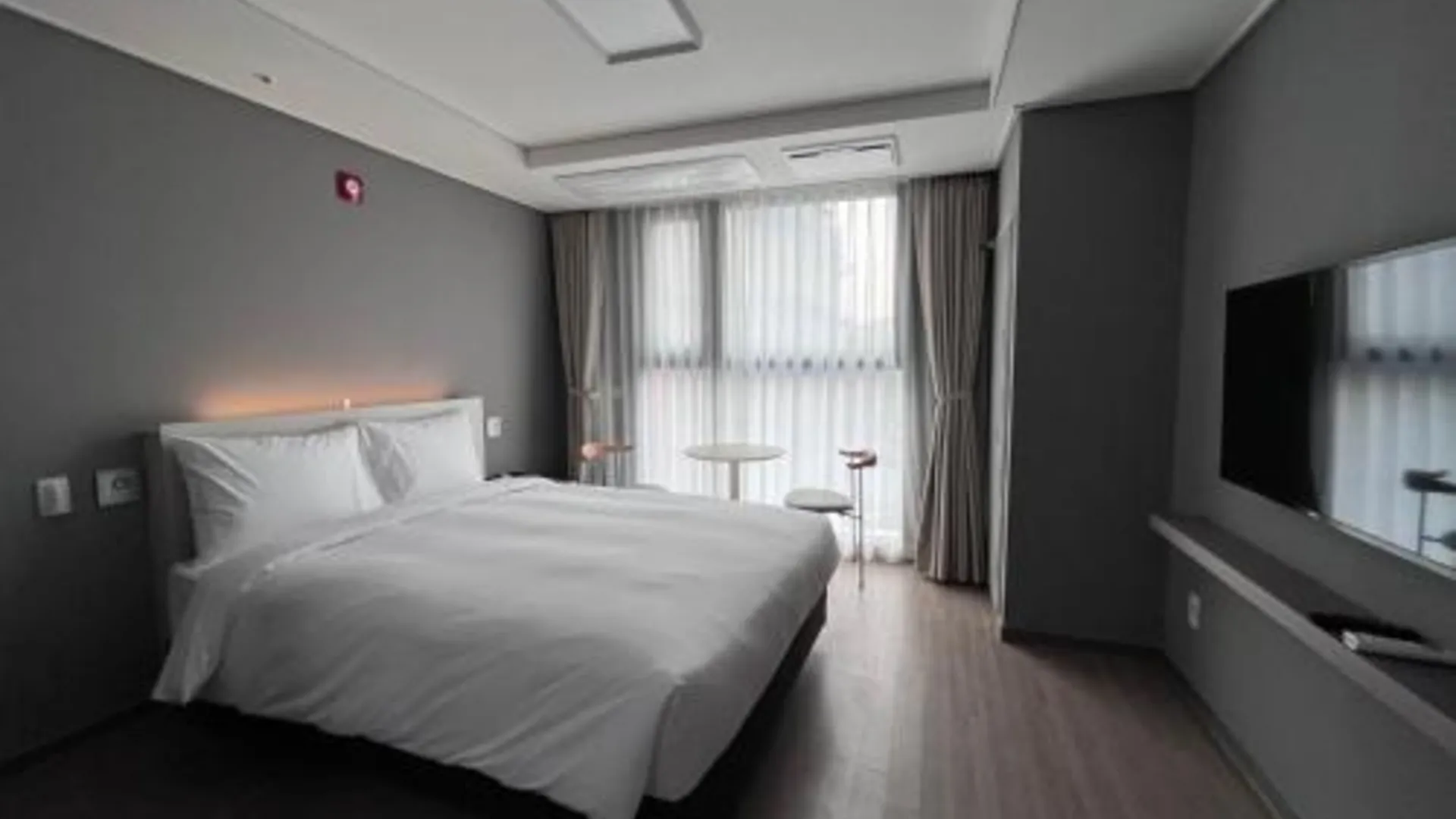 서울 솔라고 명동 호텔 앤 레지던스 4성급 호텔 스위트룸