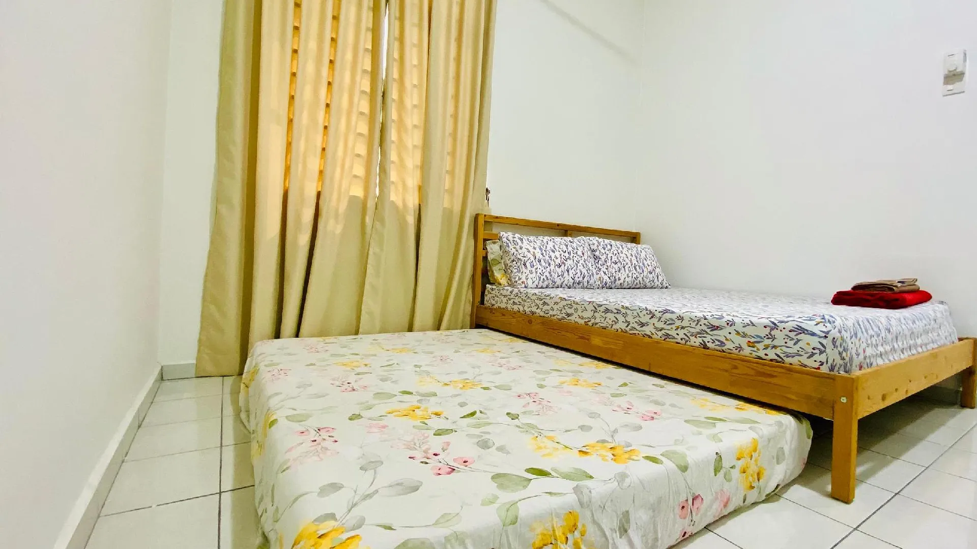 부킷 감비르 부킷 감비르의 프라이빗 하우스 (1540m², 침실 4개, 프라이빗 욕실 3개) 2성급 싱글룸 레스토랑