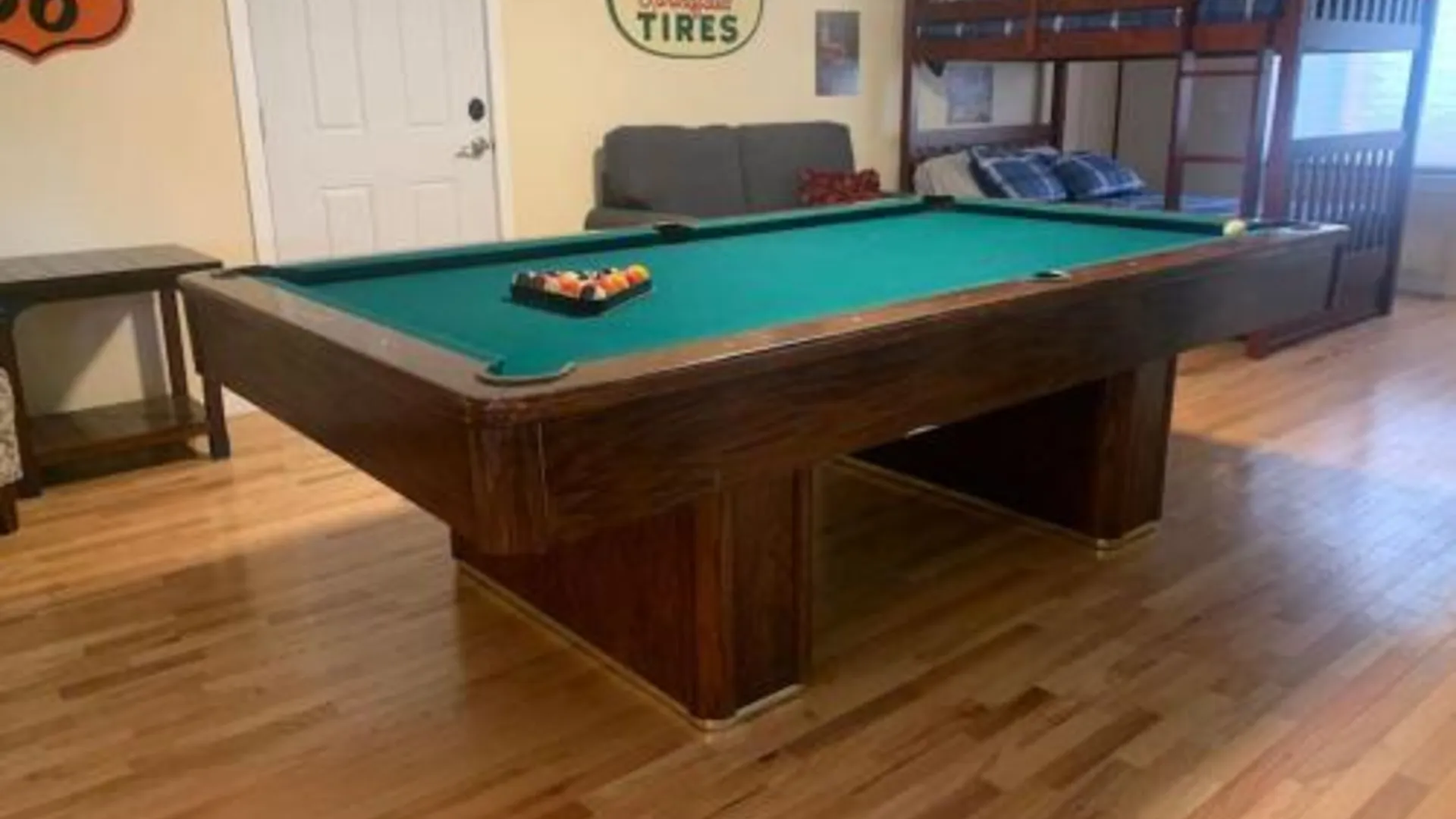 레드몬드 (OR) Centrally Located Redmond Retreat with Pool Table 3성급 싱글룸 부대시설