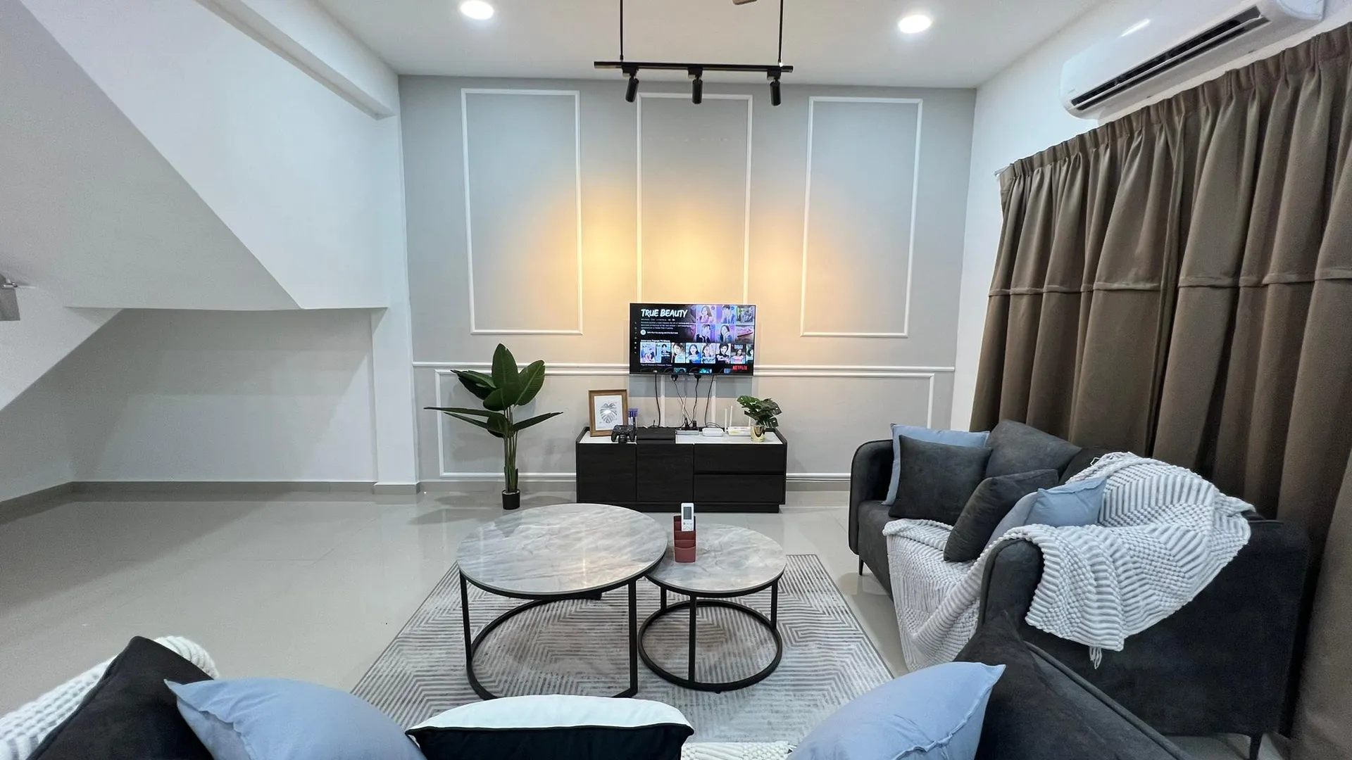 쿠안탄 쿠안탄 시티의 아파트먼트 (230m², 침실 4개, 프라이빗 욕실 3개) 4성급 게스트하우스 레스토랑