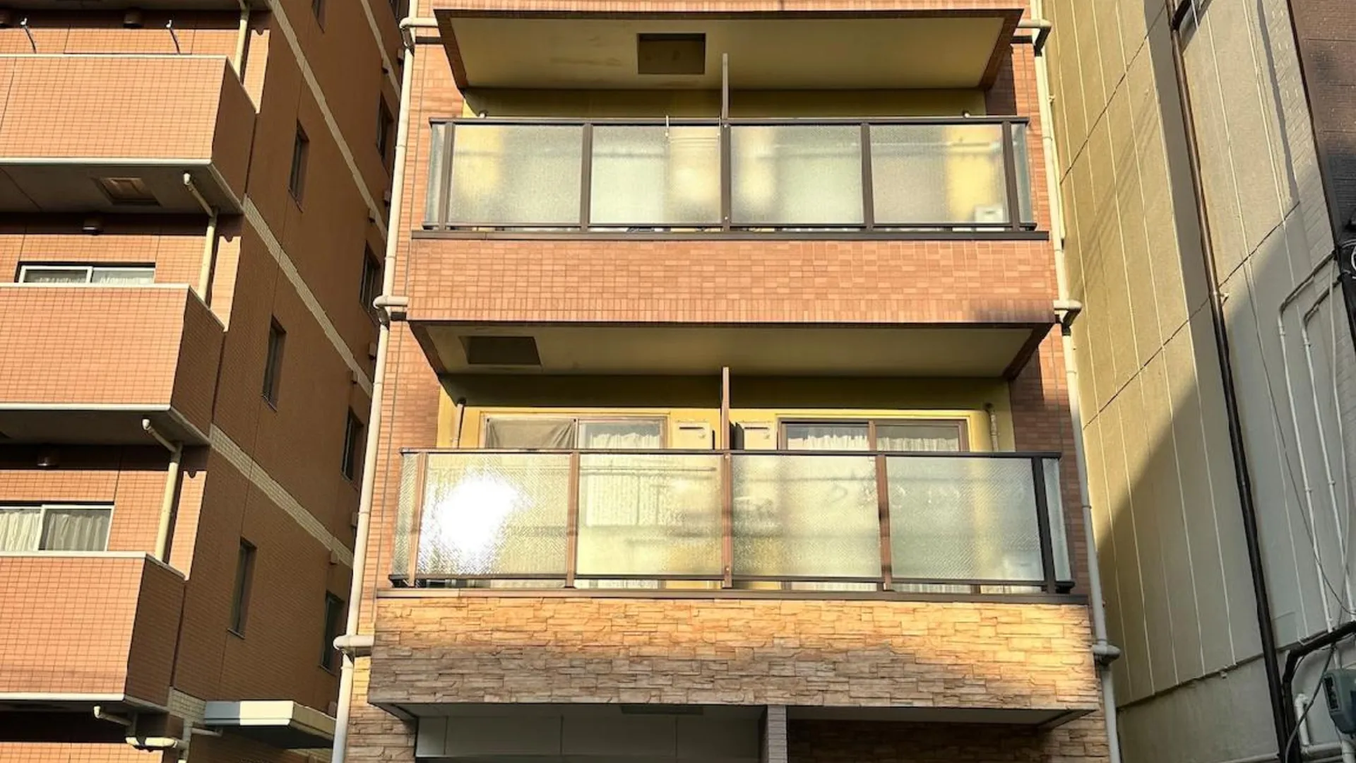 오사카 A「高级公寓」天下茶屋站步行3分！电车2站5分直达心斋桥/道顿堀/黑门市场，机场直达，可住4人411 4성급 게스트하우스 수영장