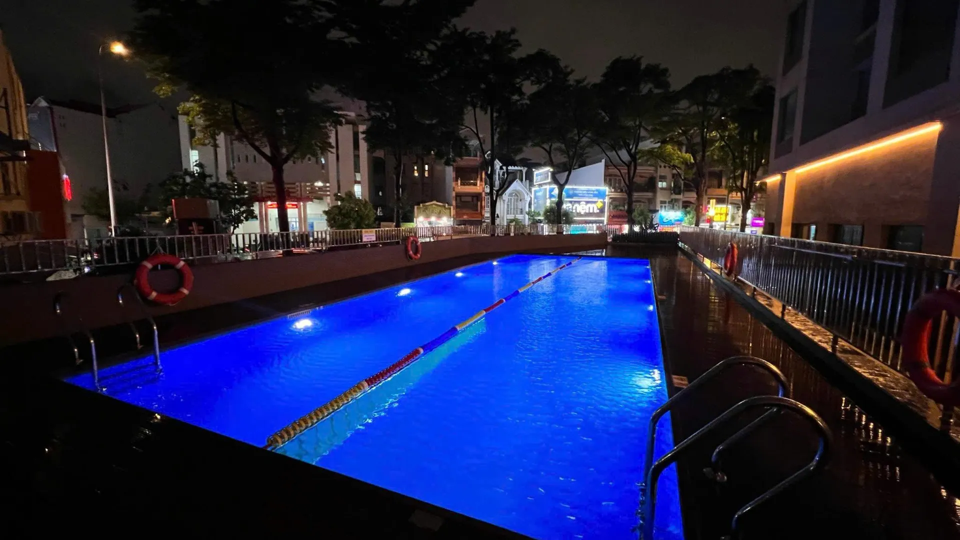 호치민 4군의 아파트먼트 (70m², 침실 2개, 프라이빗 욕실 2개) 3성급 게스트하우스 외관