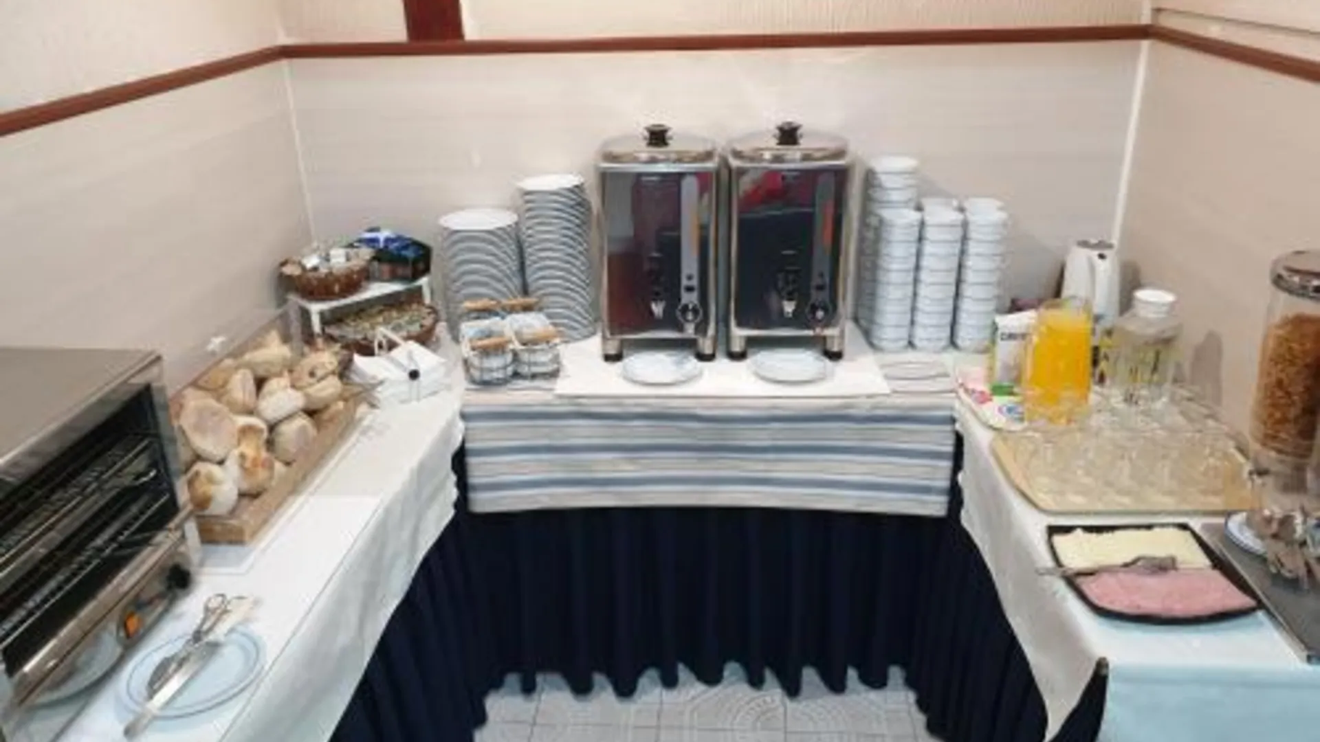 아베이루 레지덴셜 팔메이라 1성급 호텔 레스토랑