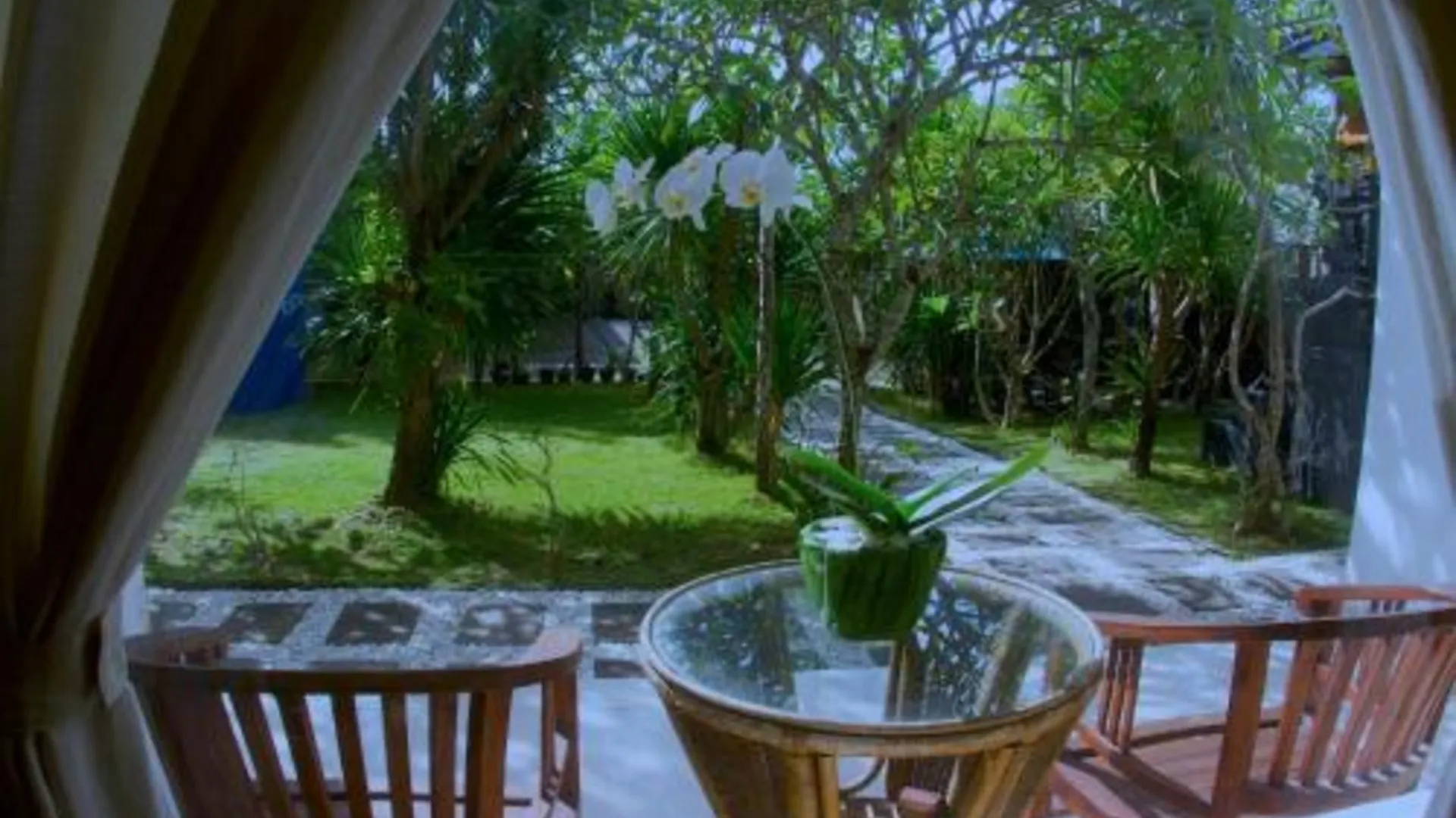 발리 Ropik & Alik Home Stay 2성급 싱글룸 레스토랑